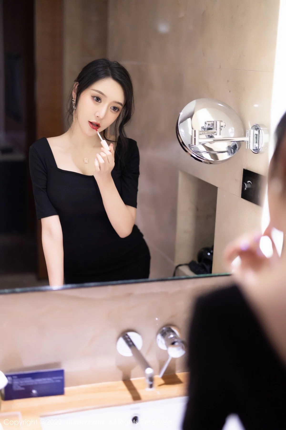 [[XiuRen秀人网]秀人网]No.5187_女神王馨瑶yanni半脱连衣裙露性感蕾丝内衣秀完美身材诱惑写真60P