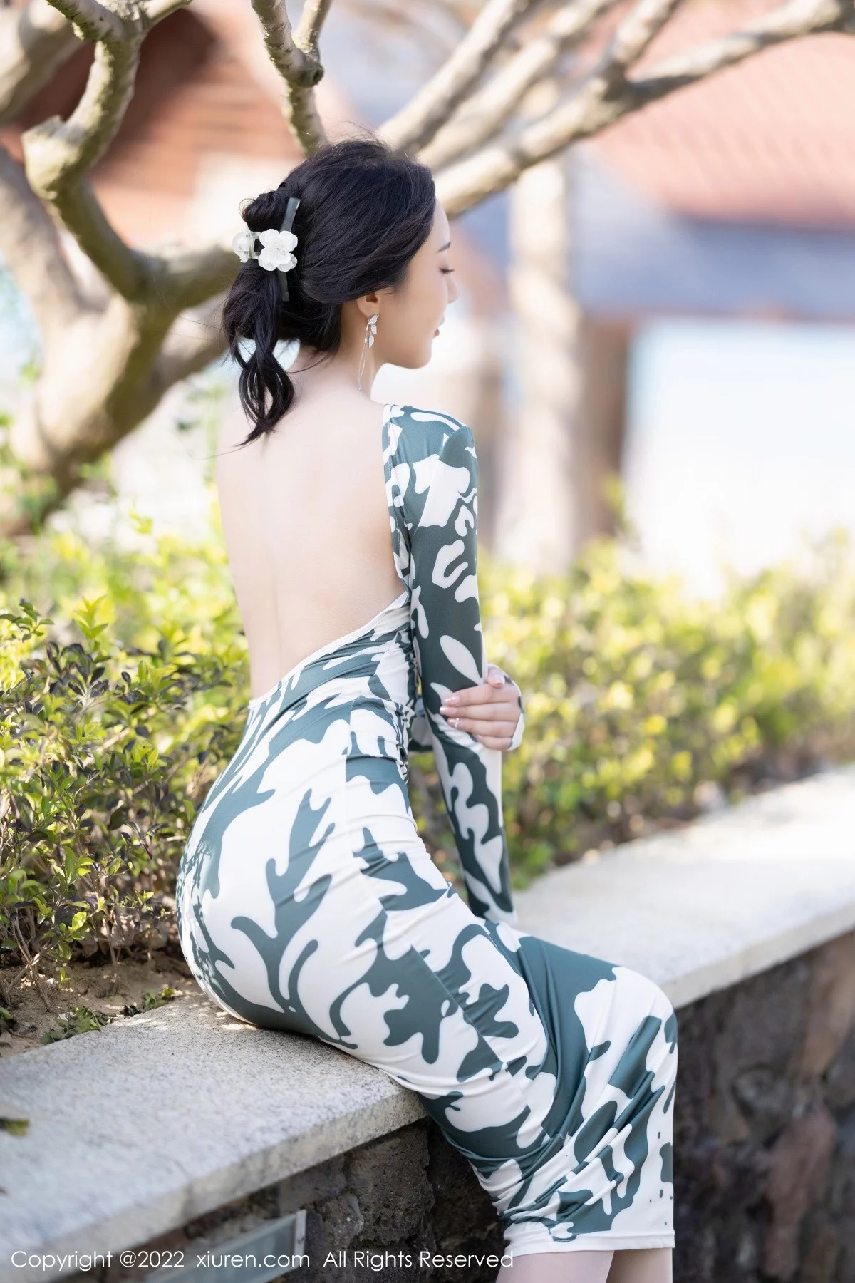 [[XiuRen秀人网]秀人网]No.5194_女神王馨瑶yanni厦门旅拍脱紧身连衣裙露灰色蕾丝内衣诱惑写真90P