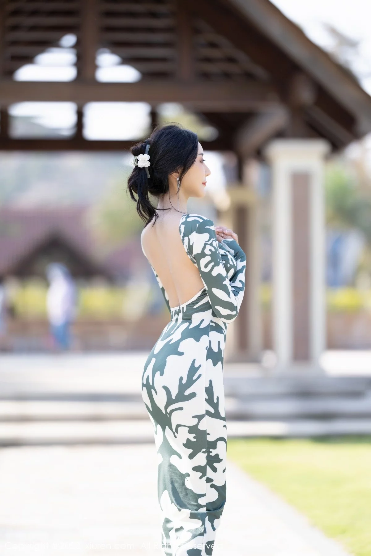 [[XiuRen秀人网]秀人网]No.5194_女神王馨瑶yanni厦门旅拍脱紧身连衣裙露灰色蕾丝内衣诱惑写真90P