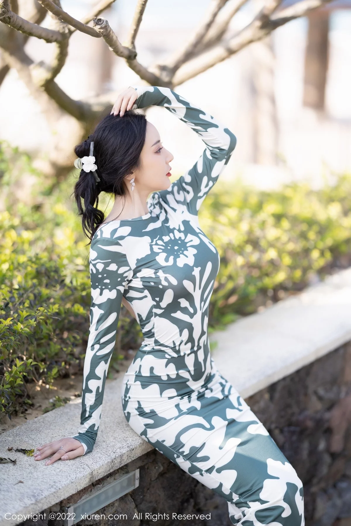 [[XiuRen秀人网]秀人网]No.5194_女神王馨瑶yanni厦门旅拍脱紧身连衣裙露灰色蕾丝内衣诱惑写真90P