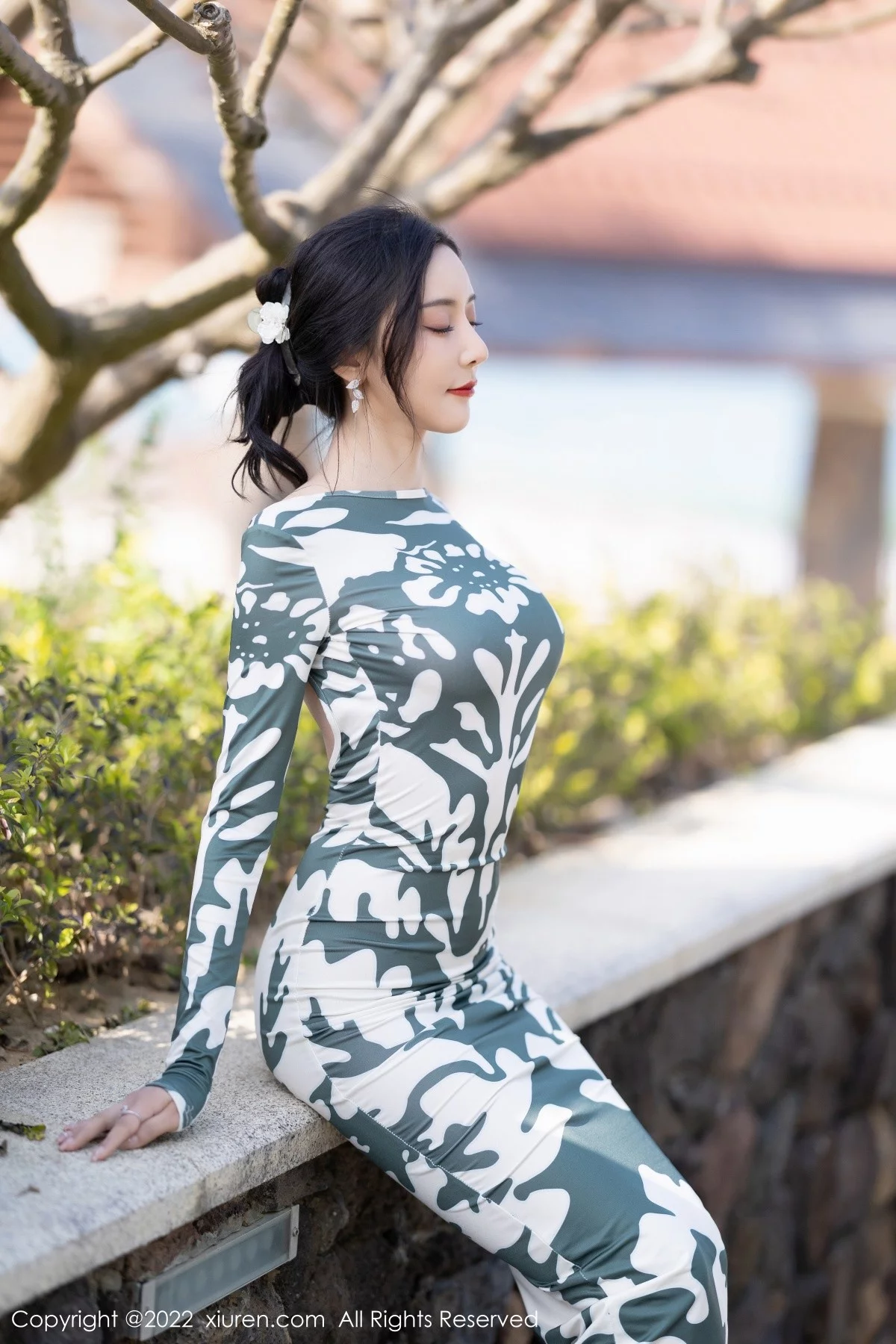 [[XiuRen秀人网]秀人网]No.5194_女神王馨瑶yanni厦门旅拍脱紧身连衣裙露灰色蕾丝内衣诱惑写真90P