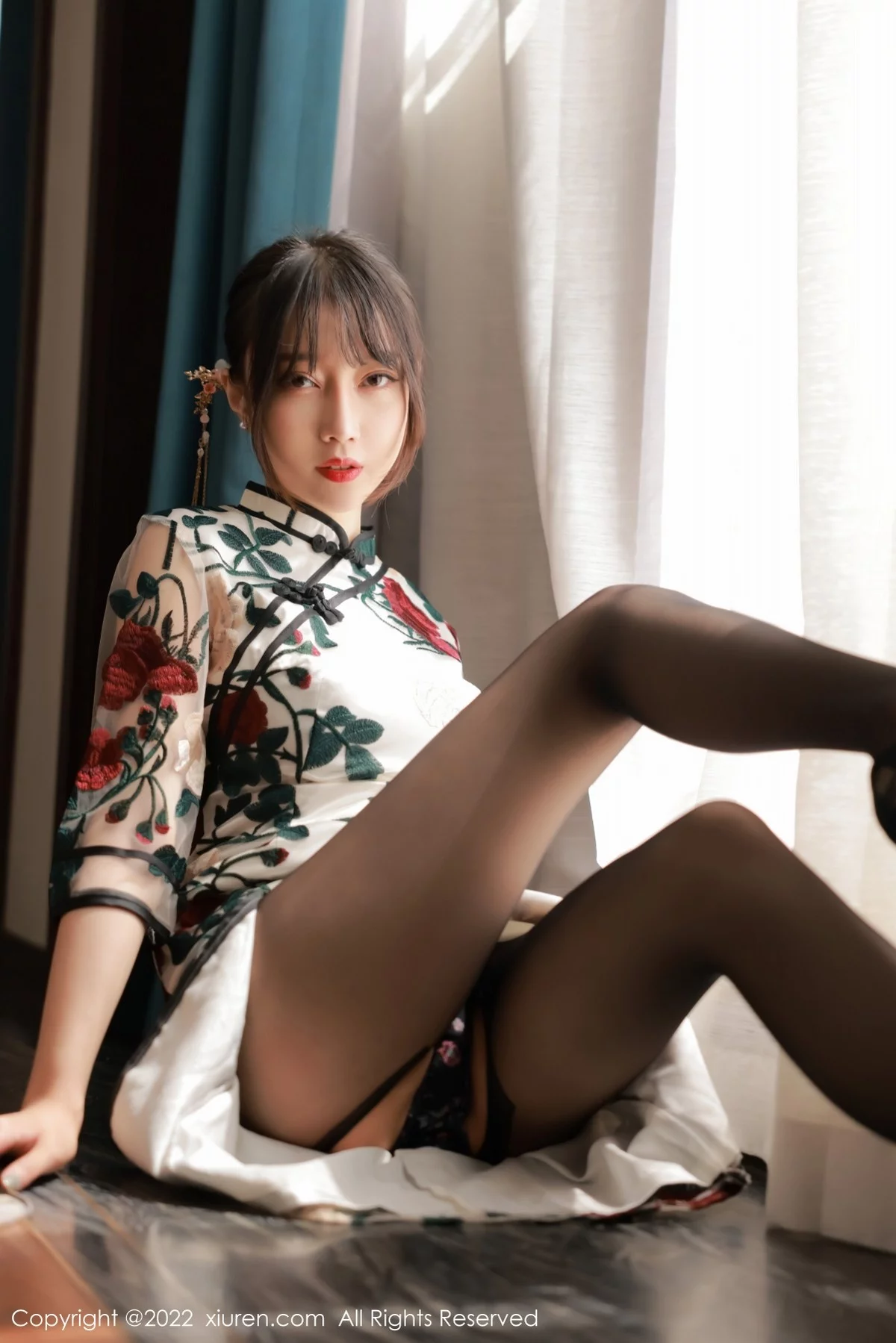 [[XiuRen秀人网]秀人网]No.5199_模特玥儿玥er澳门旅拍半脱露黑色轻透内衣配超薄黑丝诱惑写真77P