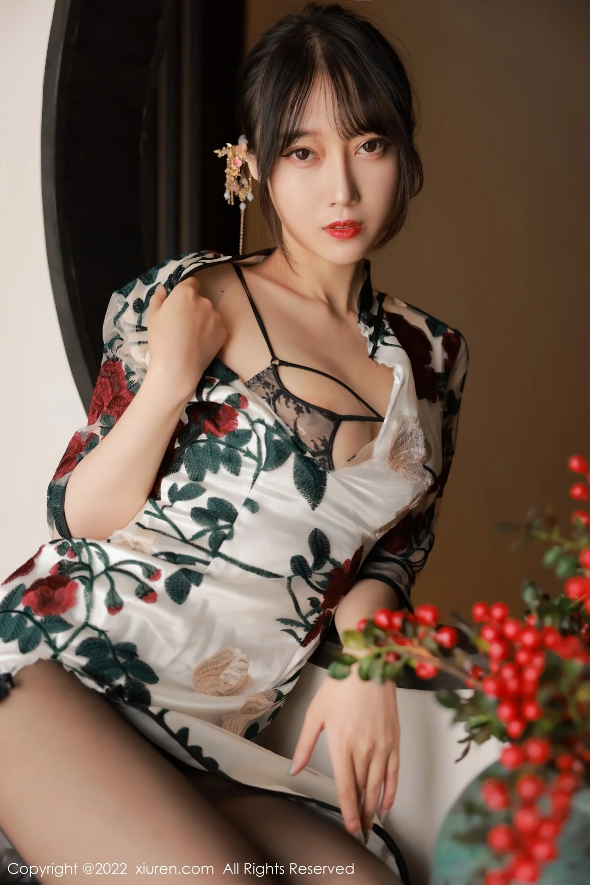 [[XiuRen秀人网]秀人网]No.5199_模特玥儿玥er澳门旅拍半脱露黑色轻透内衣配超薄黑丝诱惑写真77P