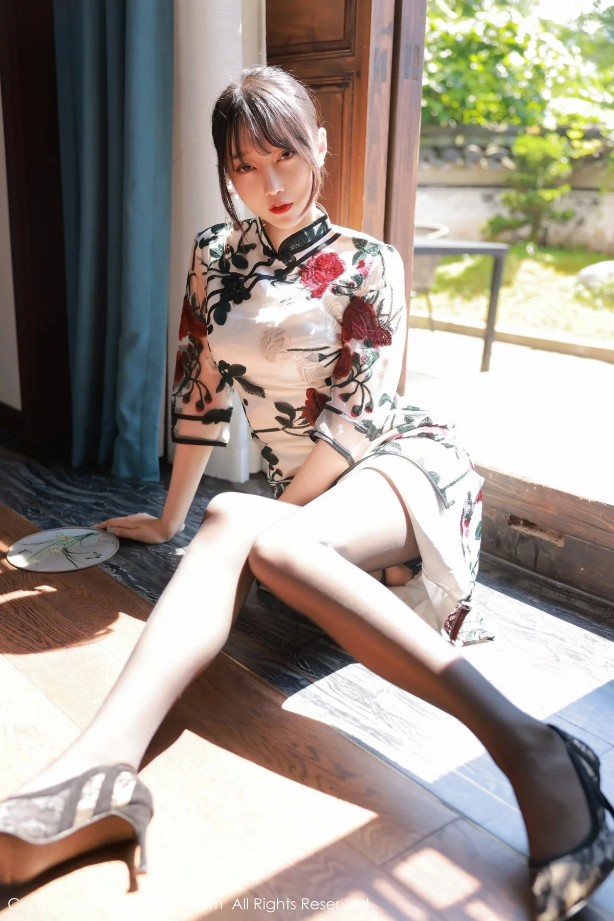 [[XiuRen秀人网]秀人网]No.5199_模特玥儿玥er澳门旅拍半脱露黑色轻透内衣配超薄黑丝诱惑写真77P