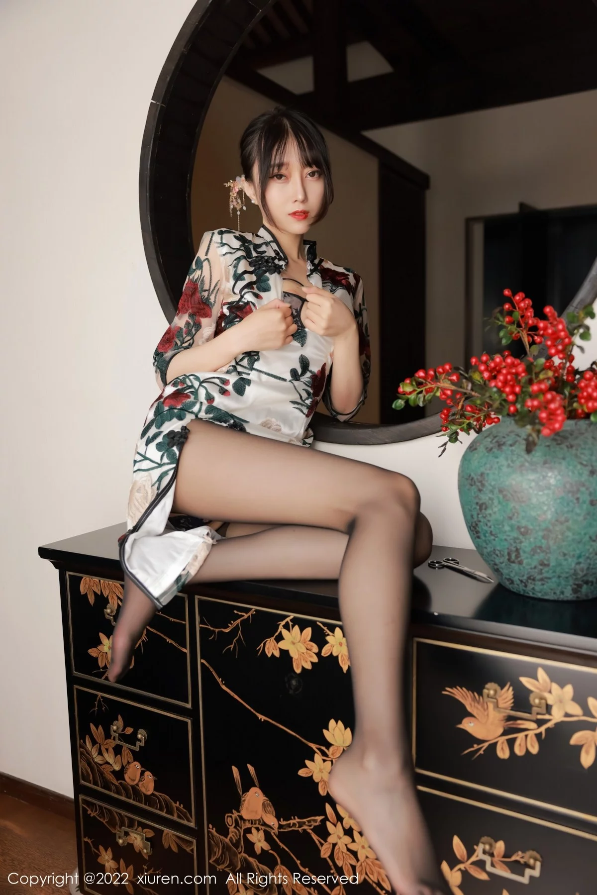 [[XiuRen秀人网]秀人网]No.5199_模特玥儿玥er澳门旅拍半脱露黑色轻透内衣配超薄黑丝诱惑写真77P