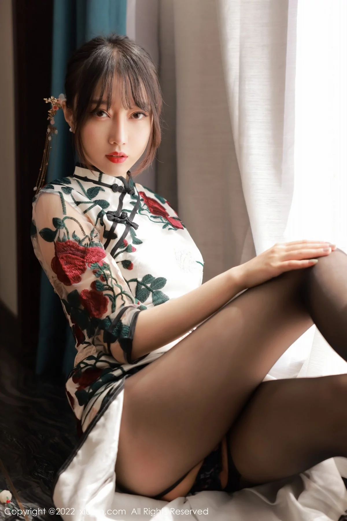 [[XiuRen秀人网]秀人网]No.5199_模特玥儿玥er澳门旅拍半脱露黑色轻透内衣配超薄黑丝诱惑写真77P