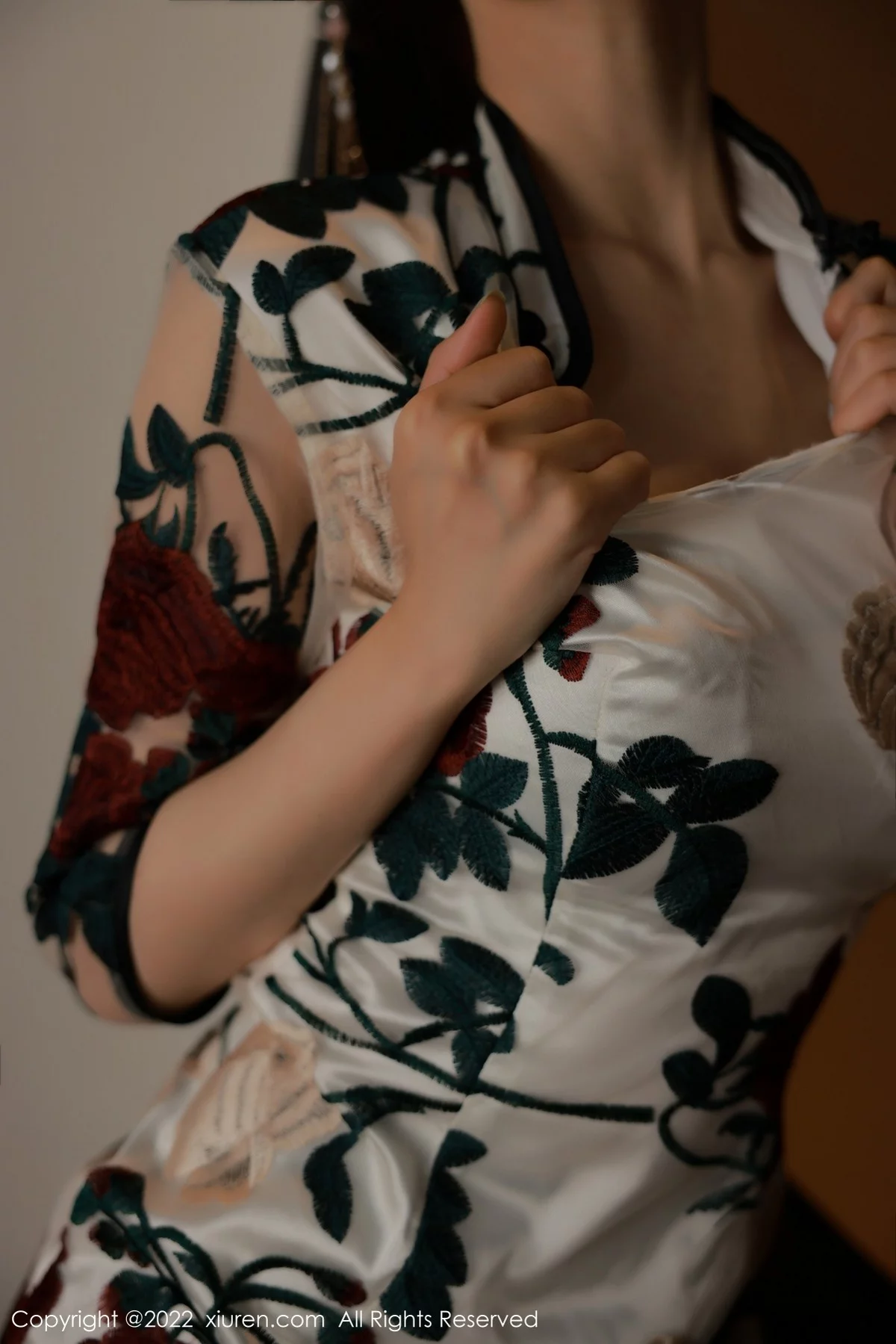 [[XiuRen秀人网]秀人网]No.5199_模特玥儿玥er澳门旅拍半脱露黑色轻透内衣配超薄黑丝诱惑写真77P