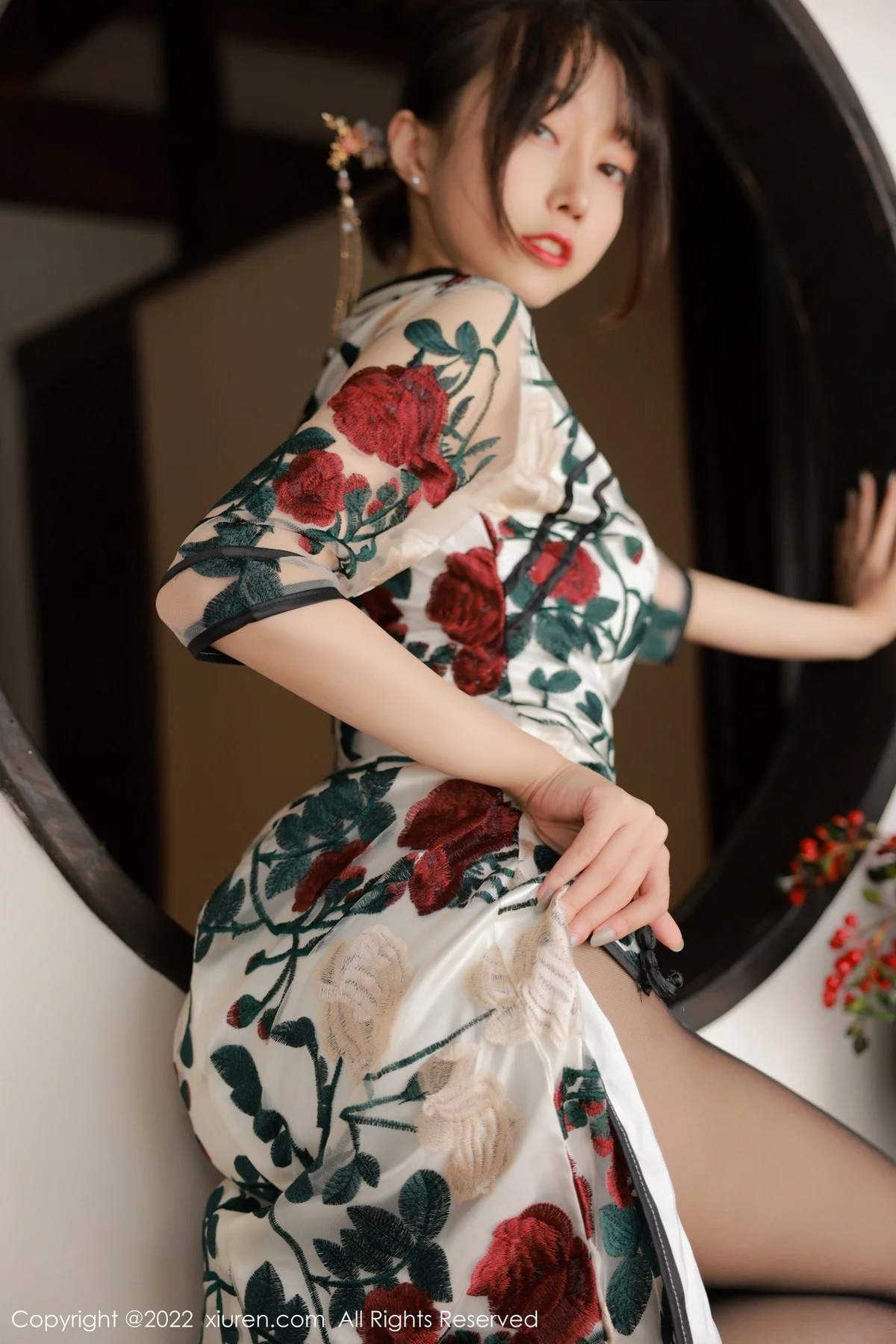 [[XiuRen秀人网]秀人网]No.5199_模特玥儿玥er澳门旅拍半脱露黑色轻透内衣配超薄黑丝诱惑写真77P