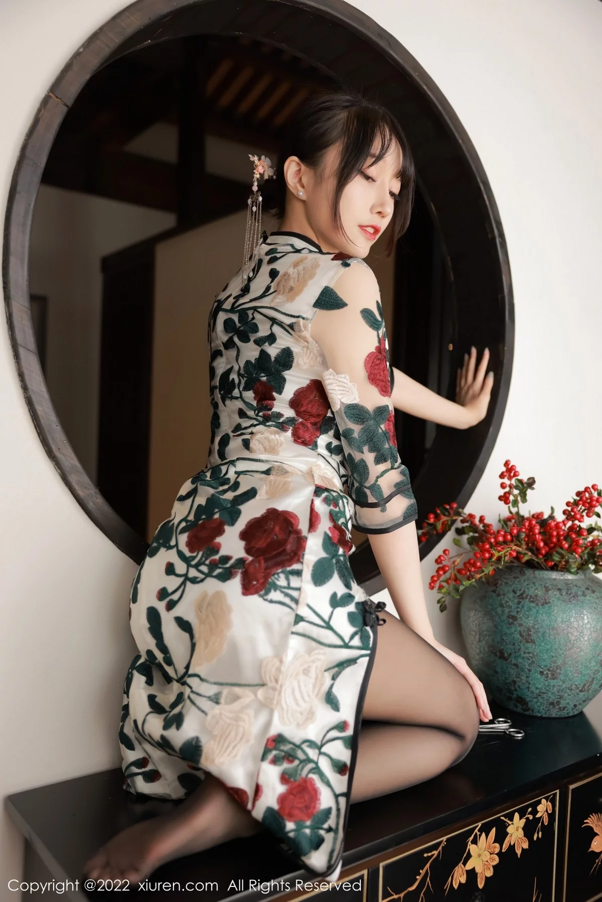 [[XiuRen秀人网]秀人网]No.5199_模特玥儿玥er澳门旅拍半脱露黑色轻透内衣配超薄黑丝诱惑写真77P