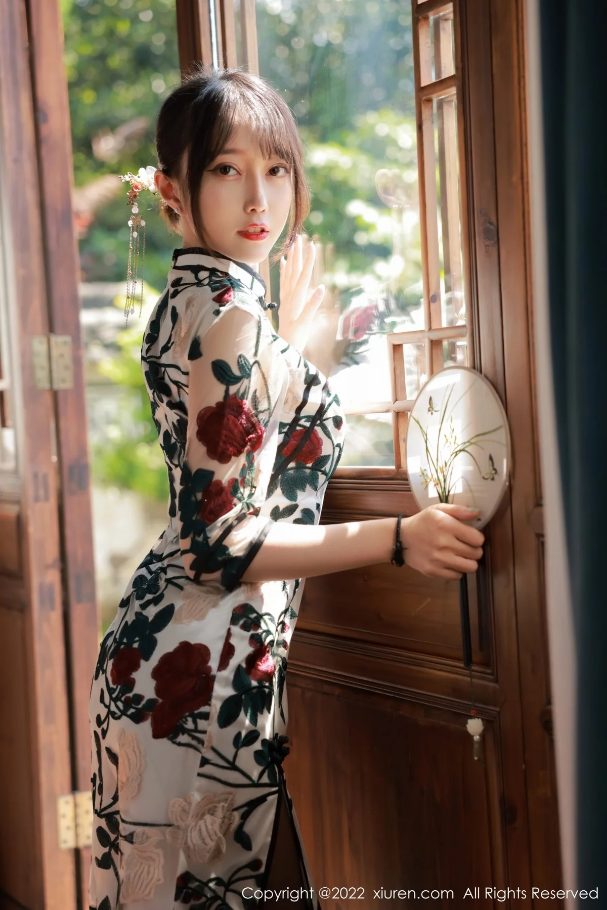 [[XiuRen秀人网]秀人网]No.5199_模特玥儿玥er澳门旅拍半脱露黑色轻透内衣配超薄黑丝诱惑写真77P