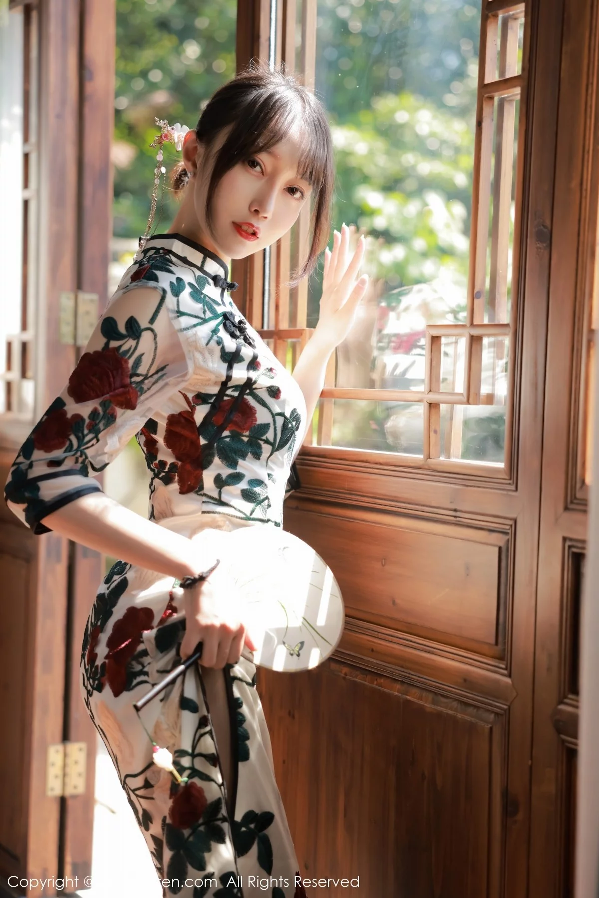 [[XiuRen秀人网]秀人网]No.5199_模特玥儿玥er澳门旅拍半脱露黑色轻透内衣配超薄黑丝诱惑写真77P