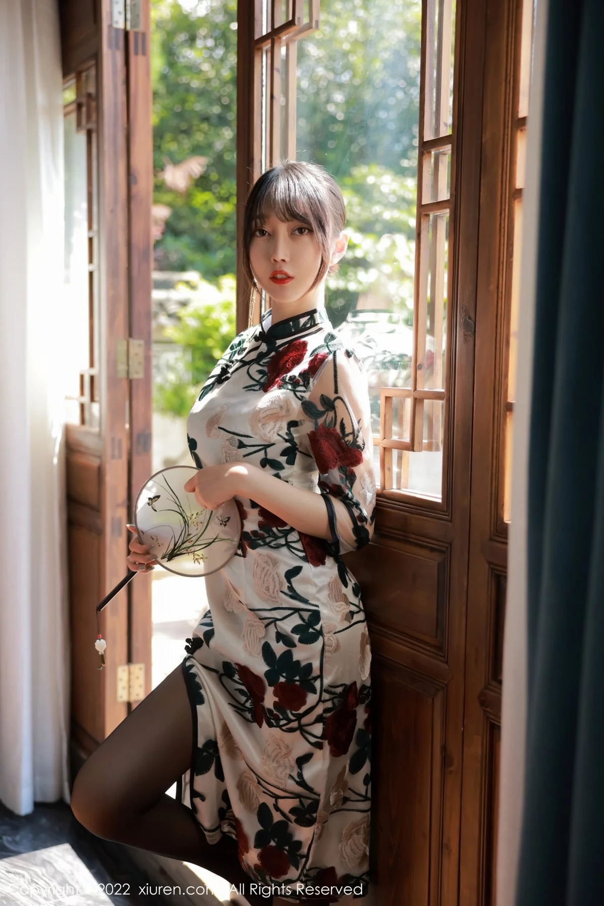 [[XiuRen秀人网]秀人网]No.5199_模特玥儿玥er澳门旅拍半脱露黑色轻透内衣配超薄黑丝诱惑写真77P