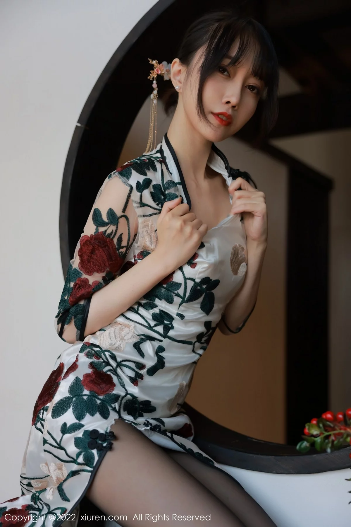 [[XiuRen秀人网]秀人网]No.5199_模特玥儿玥er澳门旅拍半脱露黑色轻透内衣配超薄黑丝诱惑写真77P