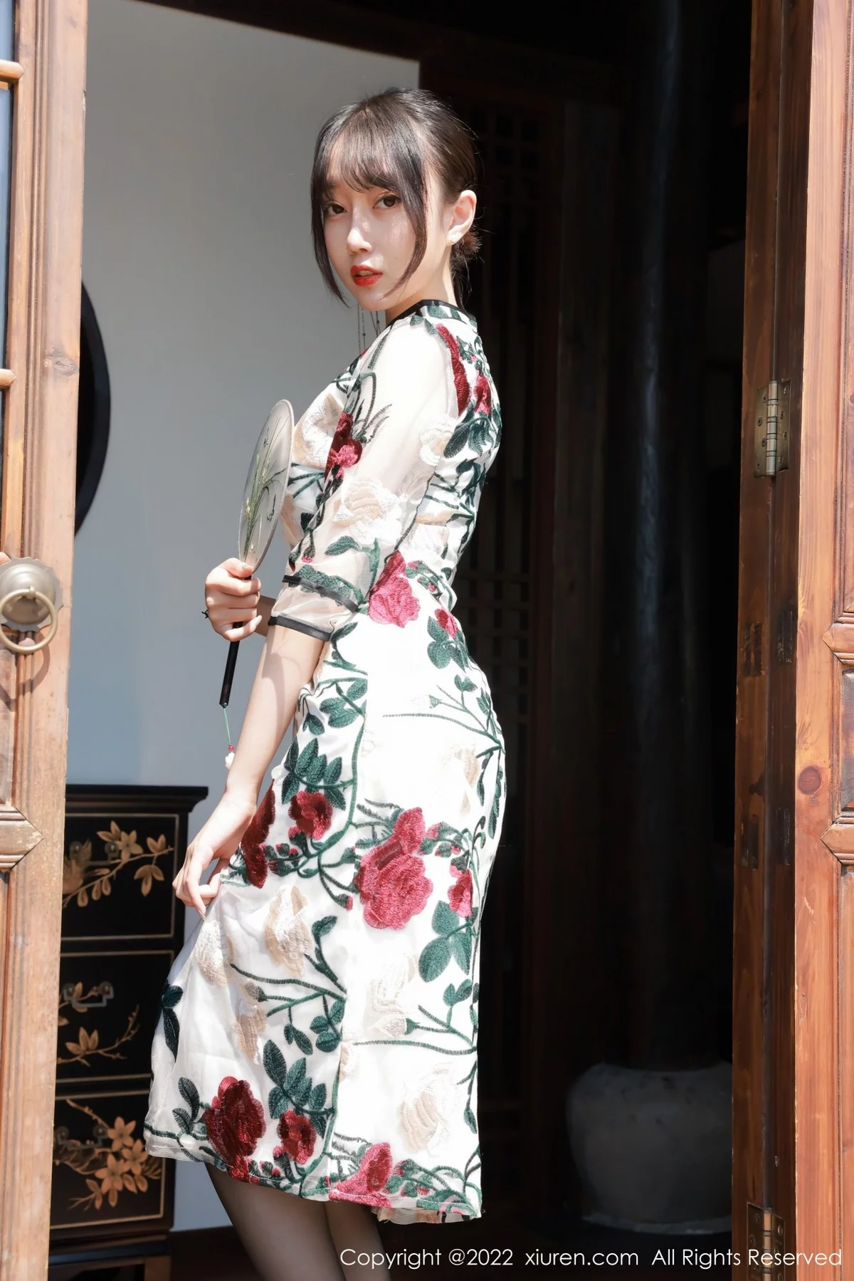 [[XiuRen秀人网]秀人网]No.5199_模特玥儿玥er澳门旅拍半脱露黑色轻透内衣配超薄黑丝诱惑写真77P