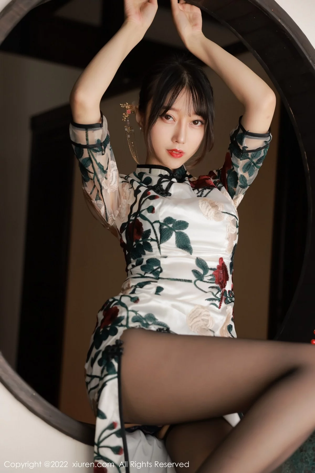 [[XiuRen秀人网]秀人网]No.5199_模特玥儿玥er澳门旅拍半脱露黑色轻透内衣配超薄黑丝诱惑写真77P