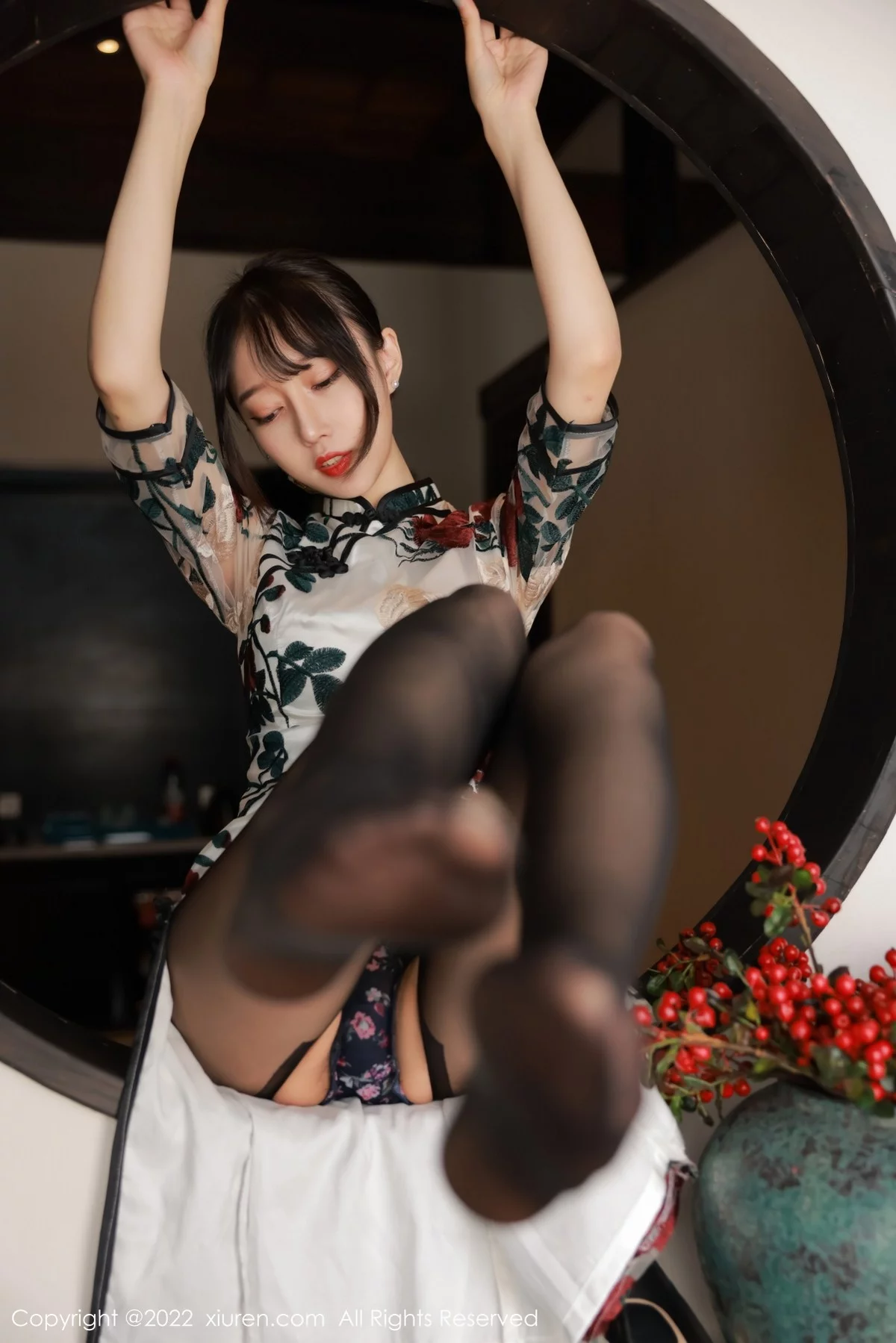 [[XiuRen秀人网]秀人网]No.5199_模特玥儿玥er澳门旅拍半脱露黑色轻透内衣配超薄黑丝诱惑写真77P