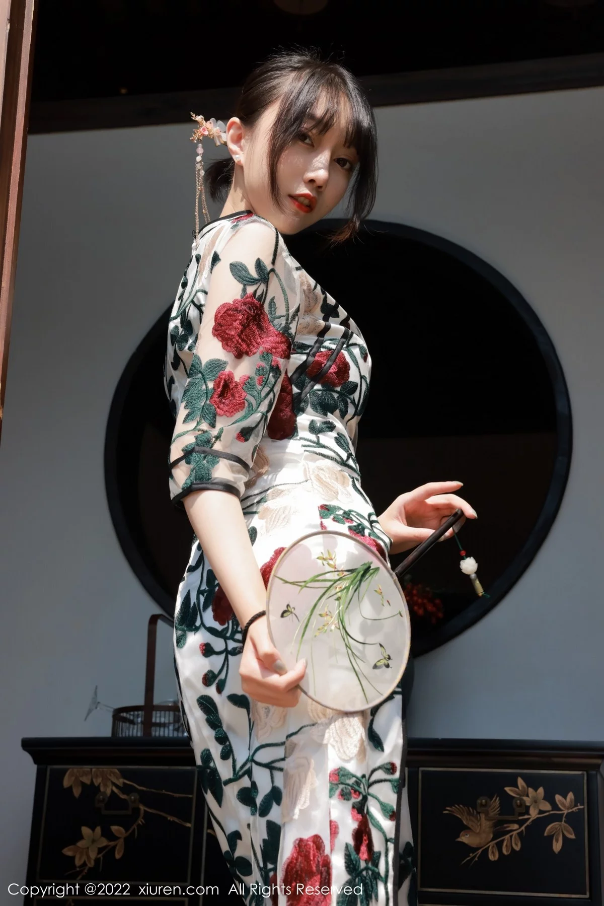 [[XiuRen秀人网]秀人网]No.5199_模特玥儿玥er澳门旅拍半脱露黑色轻透内衣配超薄黑丝诱惑写真77P