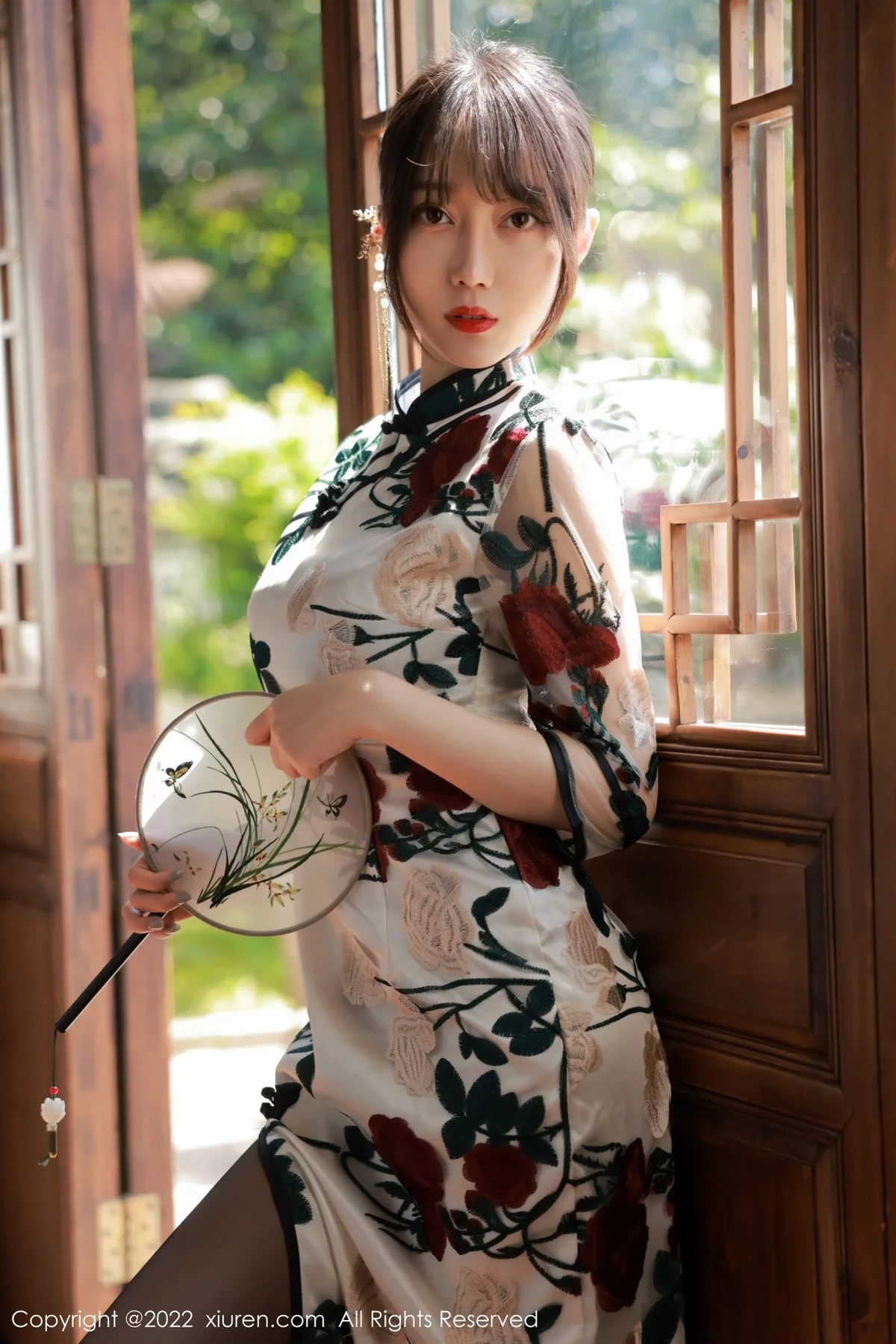 [[XiuRen秀人网]秀人网]No.5199_模特玥儿玥er澳门旅拍半脱露黑色轻透内衣配超薄黑丝诱惑写真77P