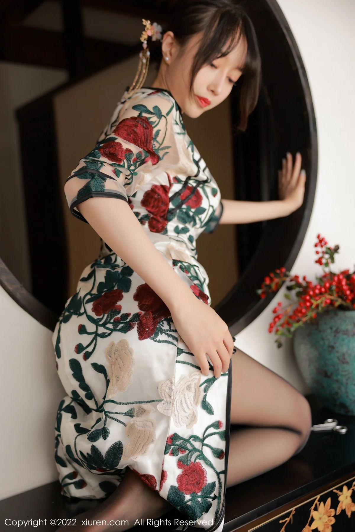 [[XiuRen秀人网]秀人网]No.5199_模特玥儿玥er澳门旅拍半脱露黑色轻透内衣配超薄黑丝诱惑写真77P