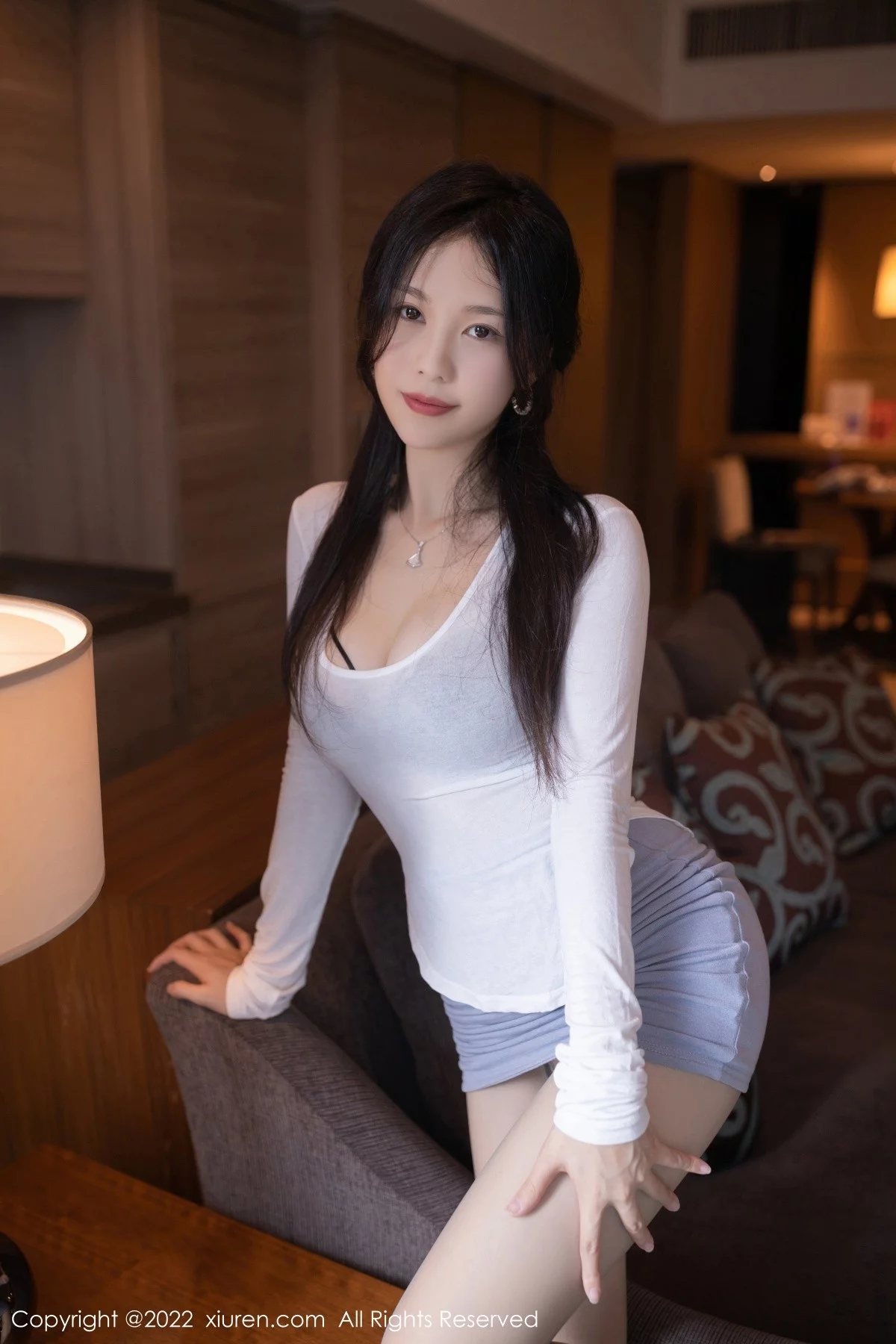 [[XiuRen秀人网]秀人网]No.5305_模特利世性感白T配灰色短裙半脱露黑色内衣超薄灰丝诱惑写真79P