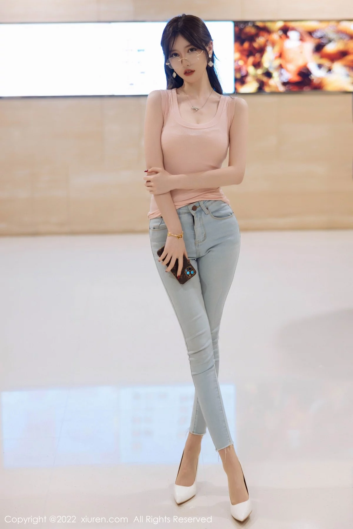 [[XiuRen秀人网]秀人网]No.5306_模特美桃酱海南心愿旅拍粉色收身衣+私房白色女仆性感迷人写真73P