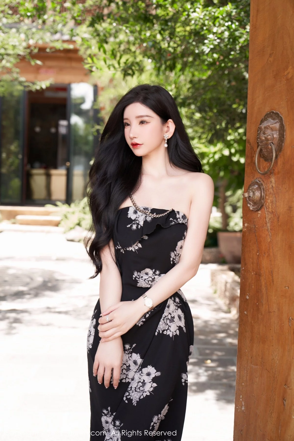 [[XiuRen秀人网]秀人网]No.5307_女神周于希Sally心愿旅拍黑色露肩连衣长裙秀完美身材诱惑写真90P