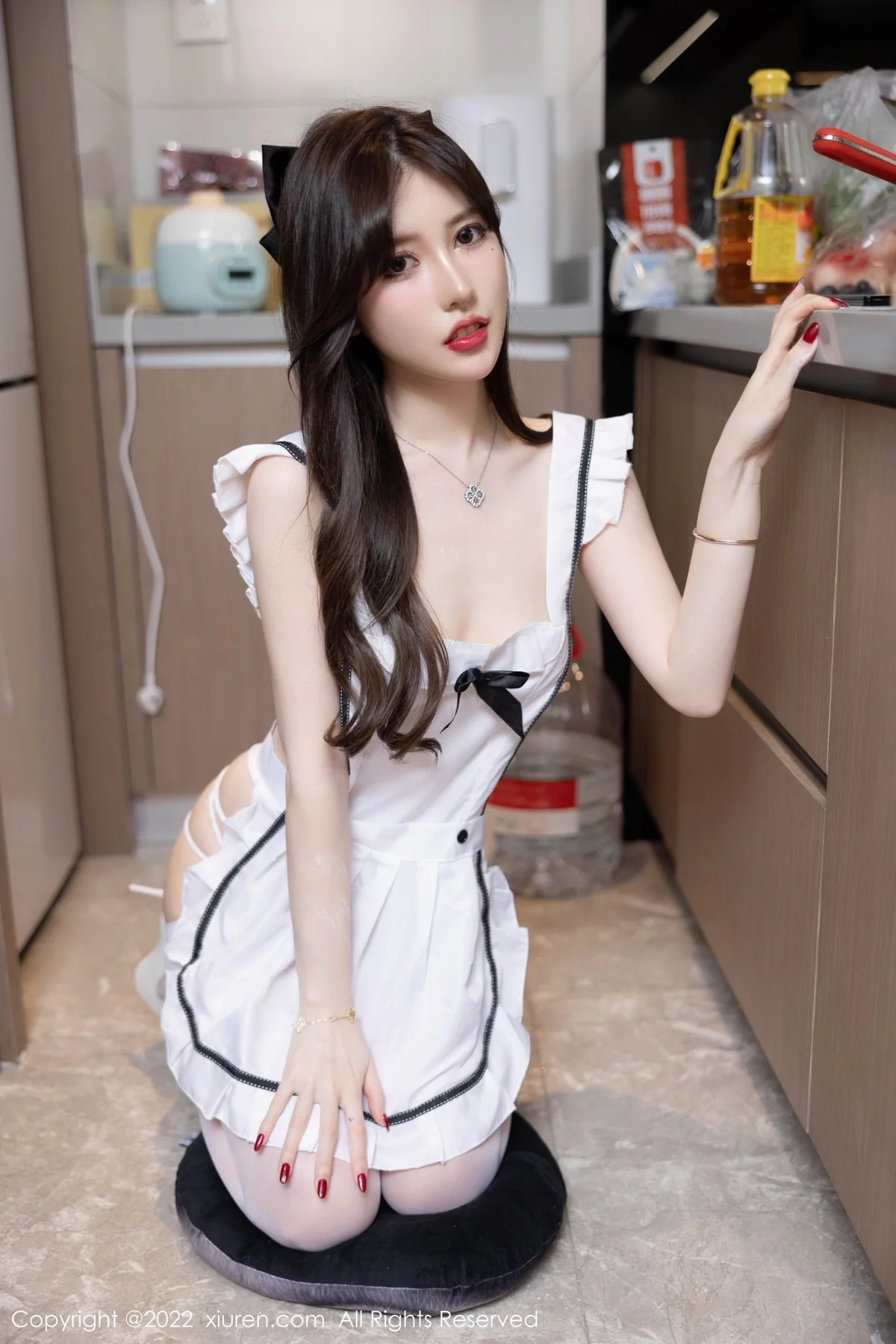 [[XiuRen秀人网]秀人网]No.5306_模特美桃酱海南心愿旅拍粉色收身衣+私房白色女仆性感迷人写真73P