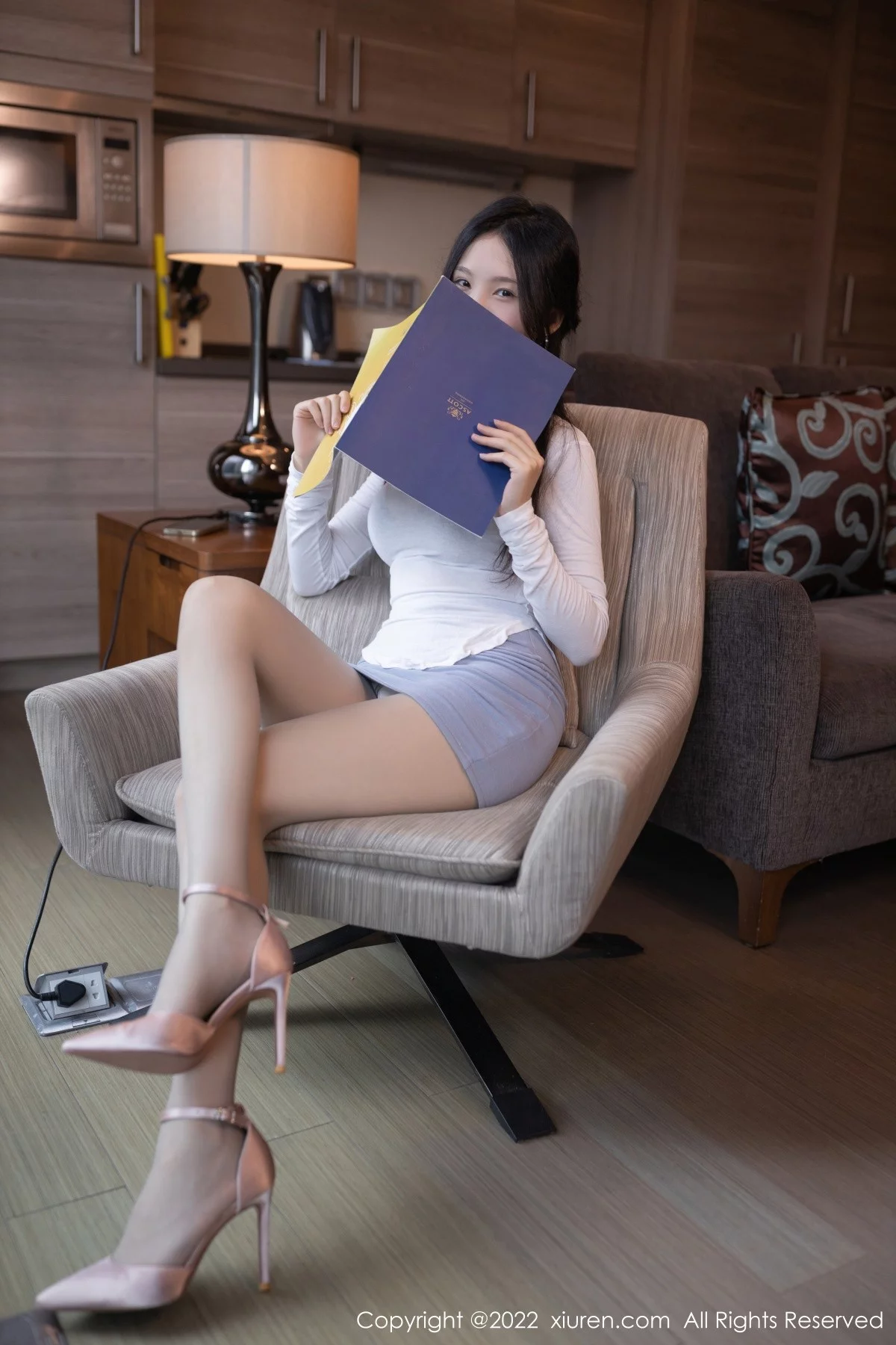 [[XiuRen秀人网]秀人网]No.5305_模特利世性感白T配灰色短裙半脱露黑色内衣超薄灰丝诱惑写真79P