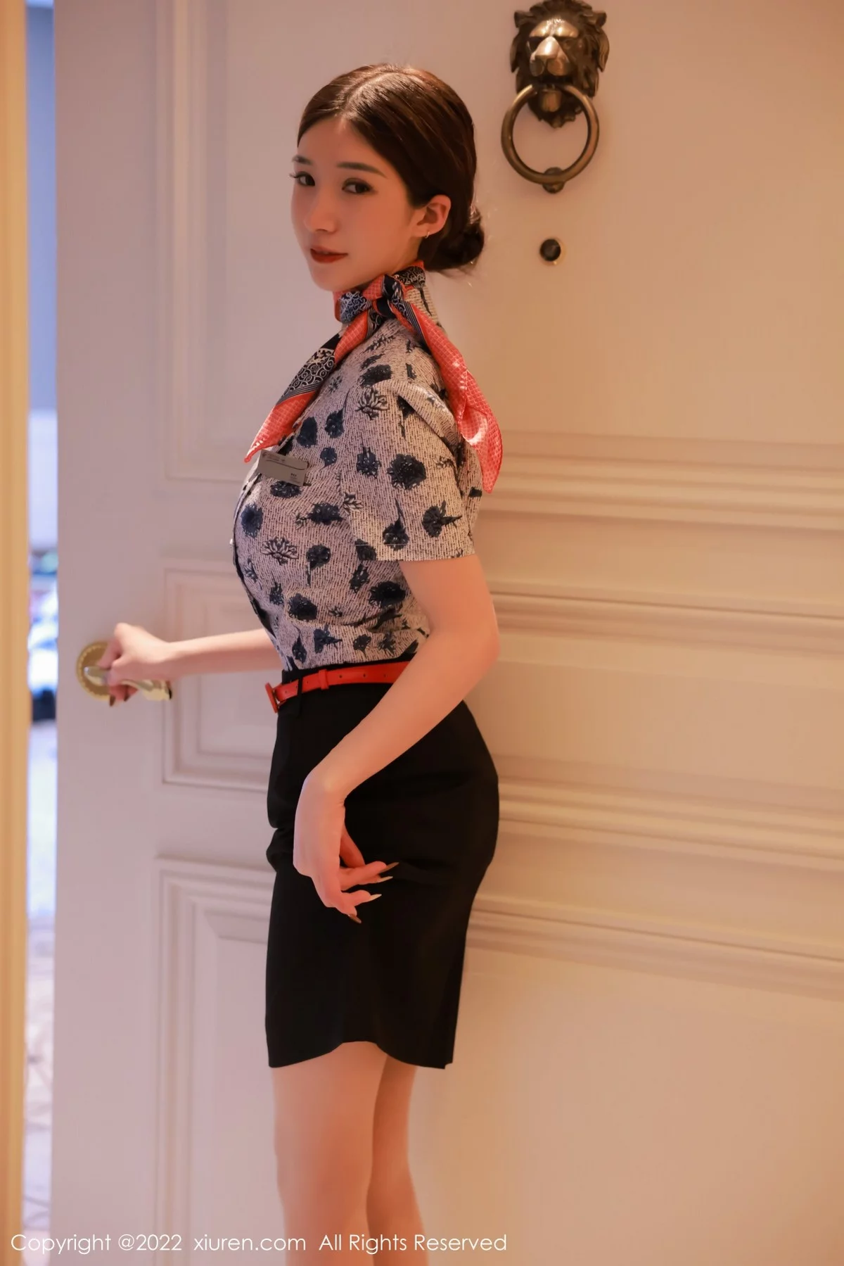 [[XiuRen秀人网]秀人网]No.5349_模特hebe韩心雨澳门旅拍空姐制服露蕾丝内衣超薄肉丝诱惑写真56P