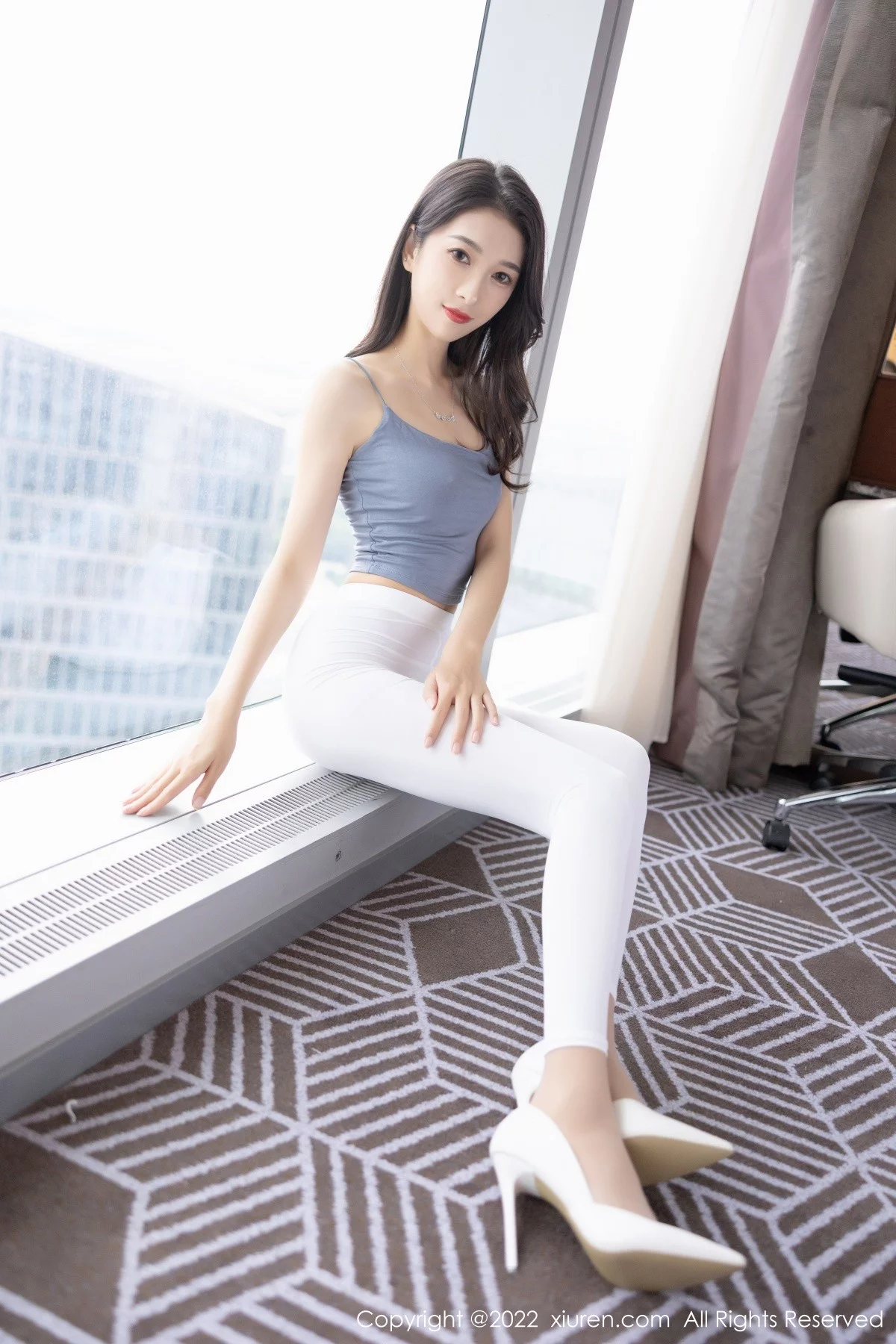 [[XiuRen秀人网]秀人网]No.5351_模特林乐一性感蓝色收身衣配轻透白色长裤秀苗条身材诱惑写真76P