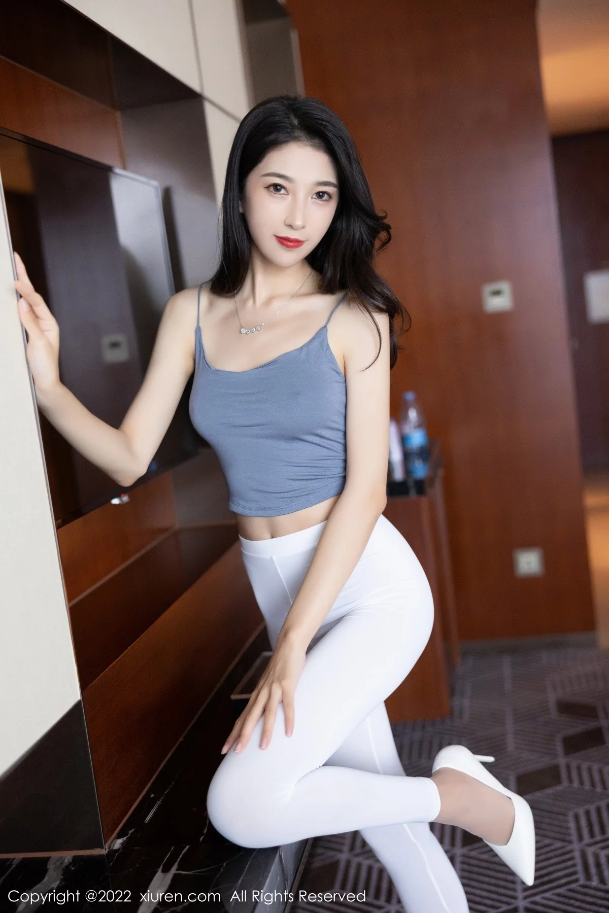 [[XiuRen秀人网]秀人网]No.5351_模特林乐一性感蓝色收身衣配轻透白色长裤秀苗条身材诱惑写真76P