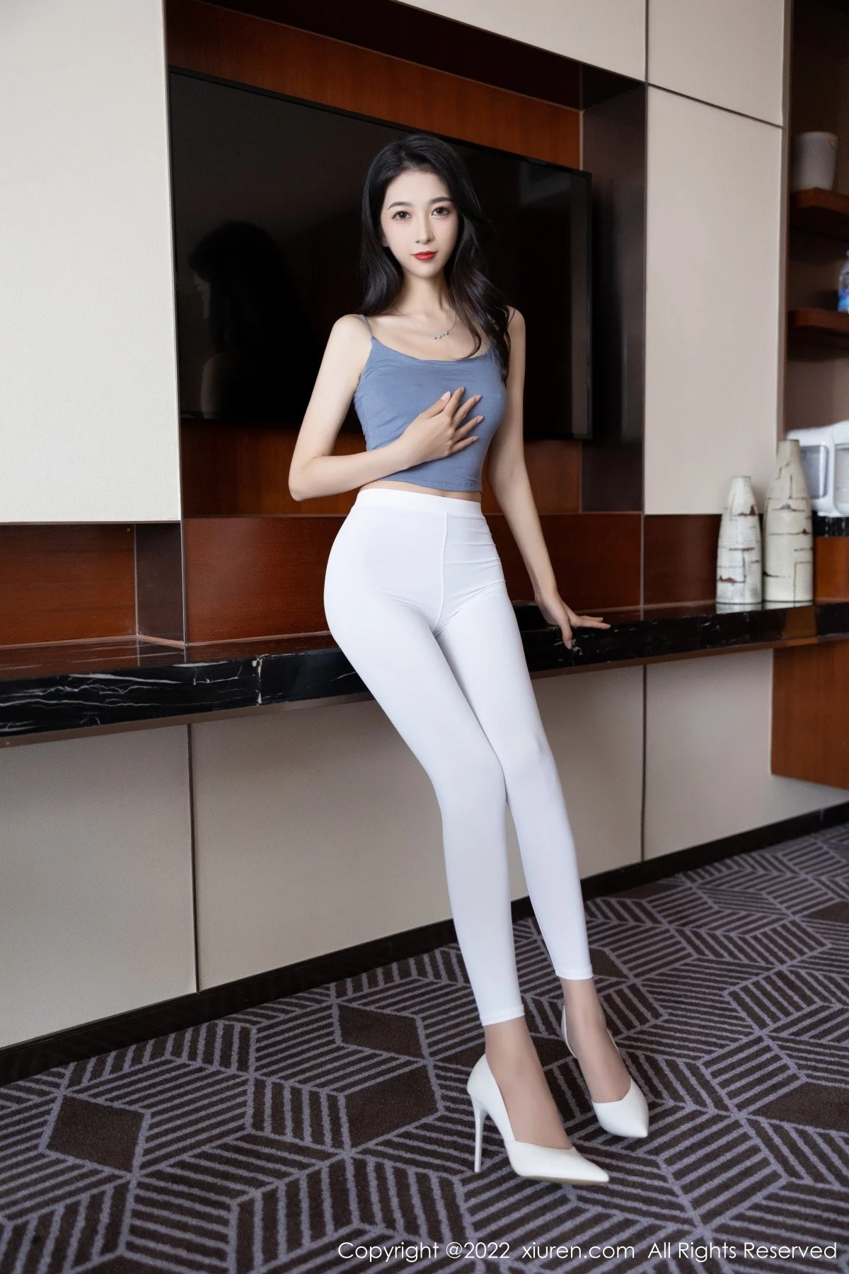 [[XiuRen秀人网]秀人网]No.5351_模特林乐一性感蓝色收身衣配轻透白色长裤秀苗条身材诱惑写真76P