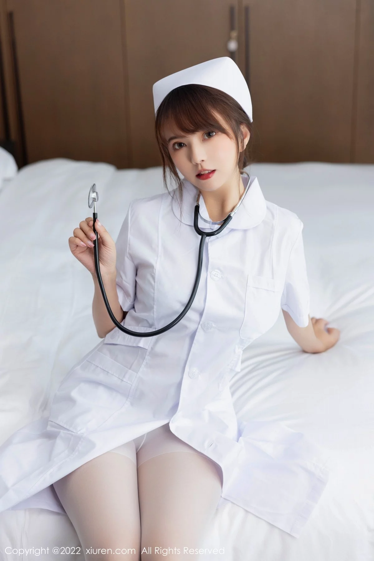 [[XiuRen秀人网]秀人网]No.5353_模特张思允Nice性感白色护士服饰配超薄无内肉丝惹火诱惑写真60P