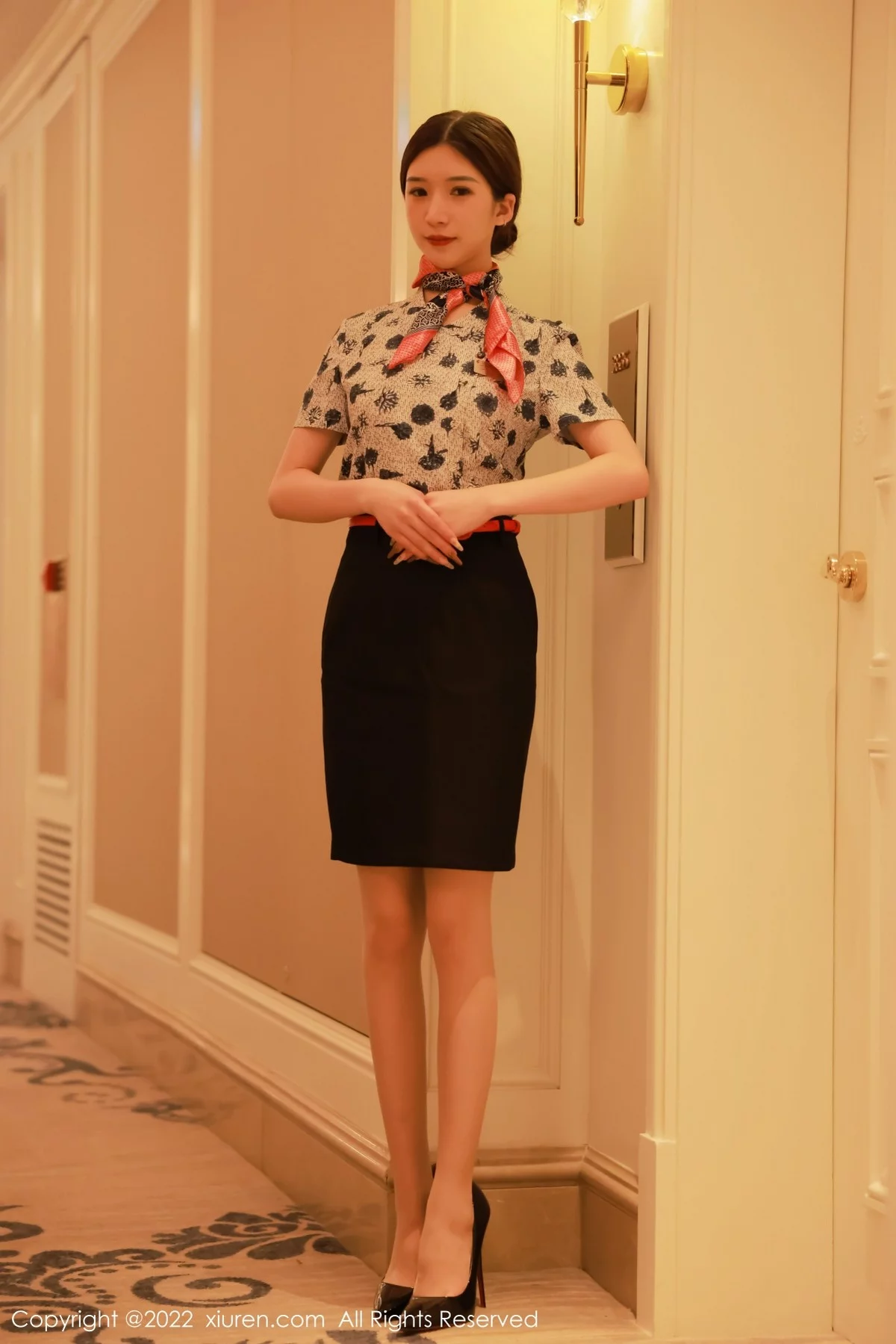 [[XiuRen秀人网]秀人网]No.5349_模特hebe韩心雨澳门旅拍空姐制服露蕾丝内衣超薄肉丝诱惑写真56P