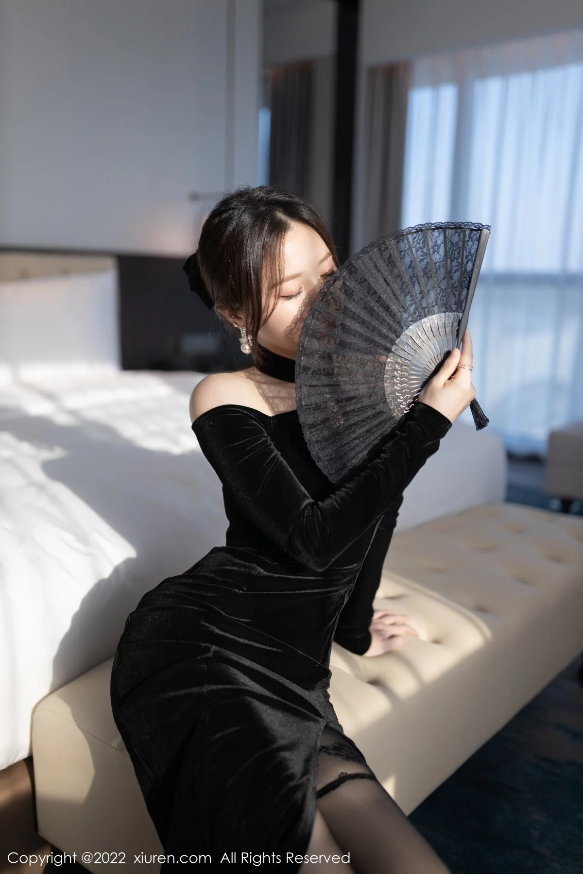 [[XiuRen秀人网]秀人网]No.5362_模特鱼子酱Fish云南旅拍脱黑色露肩礼裙露蕾丝内衣迷人诱惑写真79P