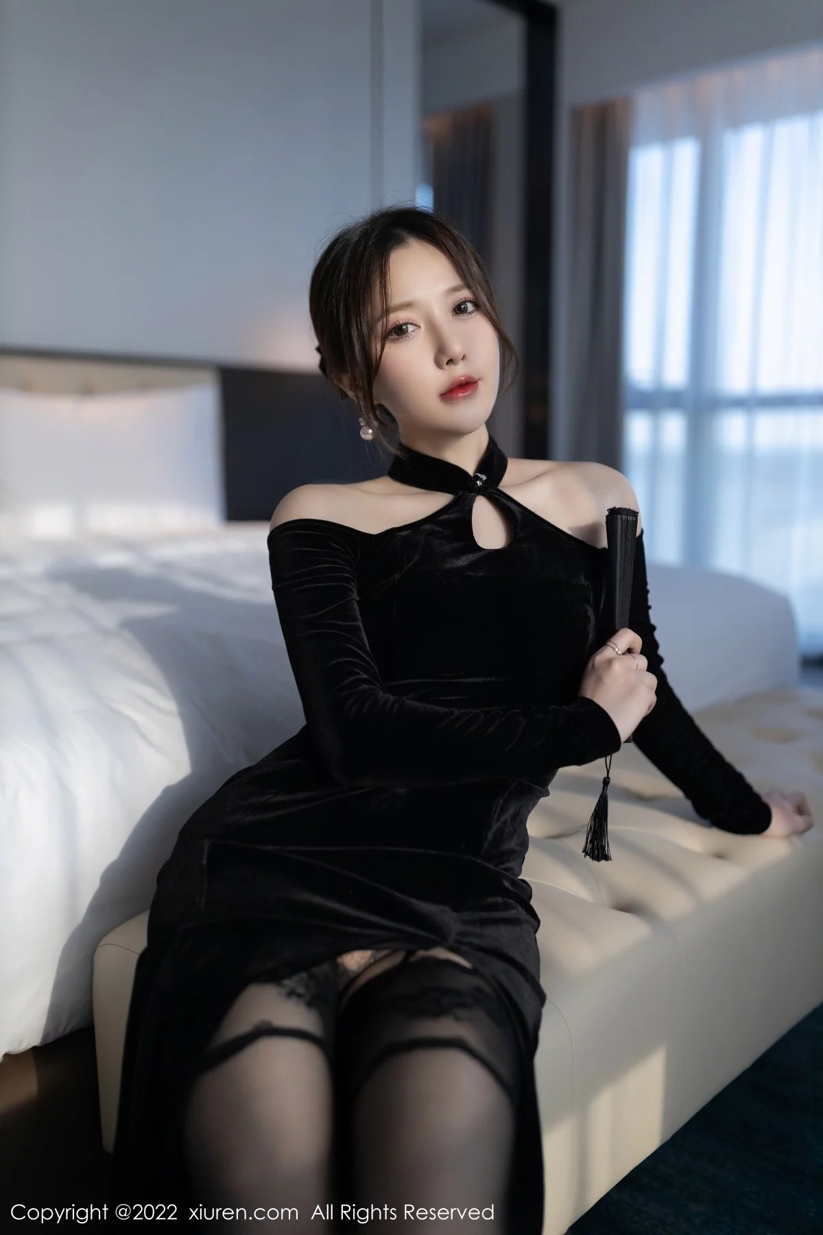 [[XiuRen秀人网]秀人网]No.5362_模特鱼子酱Fish云南旅拍脱黑色露肩礼裙露蕾丝内衣迷人诱惑写真79P