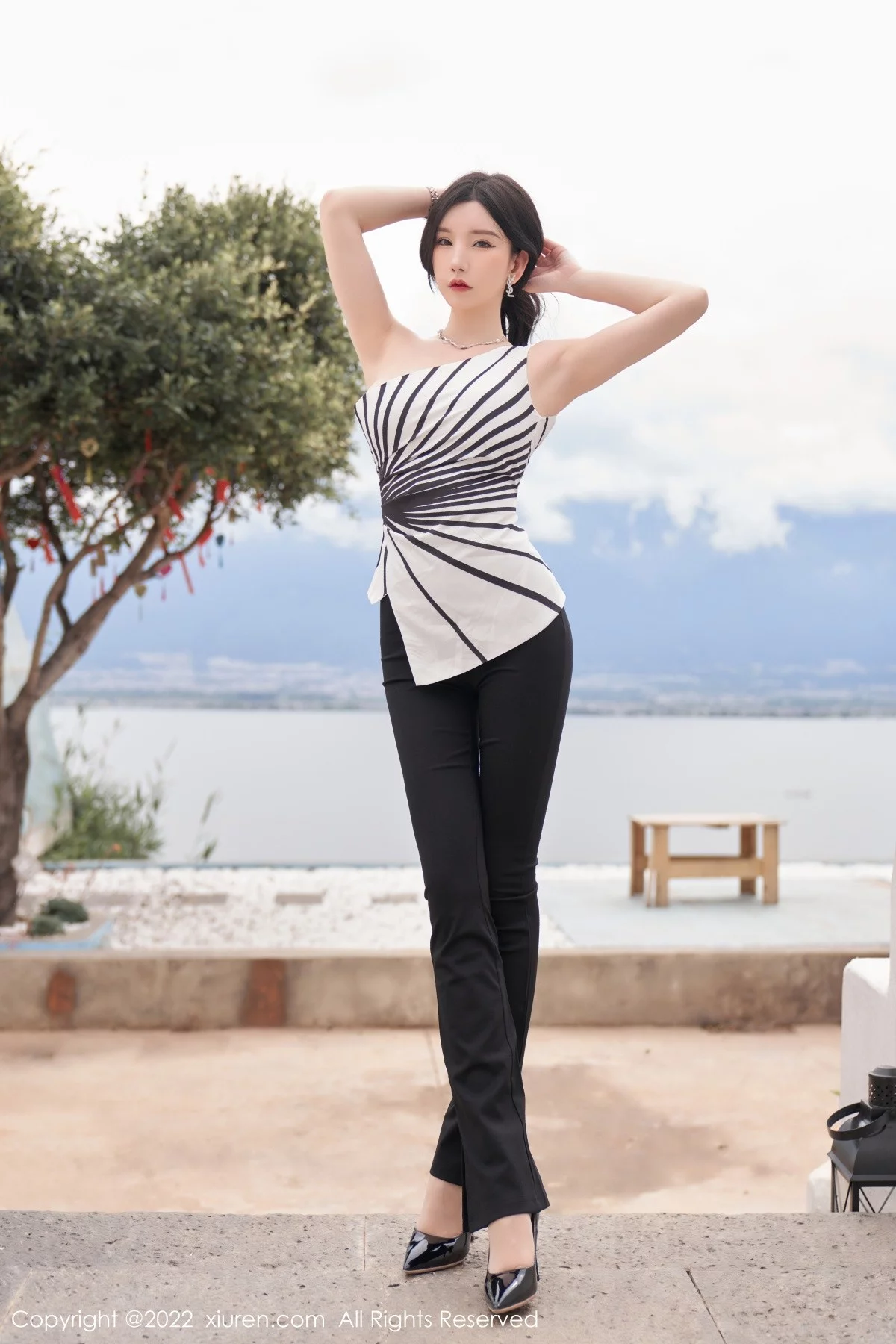 [[XiuRen秀人网]秀人网]No.5361_女神周于希Sally心愿旅拍性感露肩上衣配超薄肉丝完美诱惑写真77P