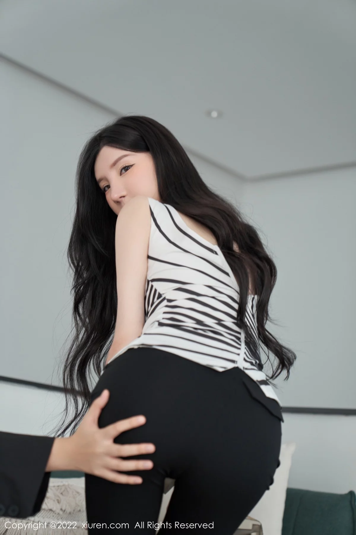 [[XiuRen秀人网]秀人网]No.5361_女神周于希Sally心愿旅拍性感露肩上衣配超薄肉丝完美诱惑写真77P