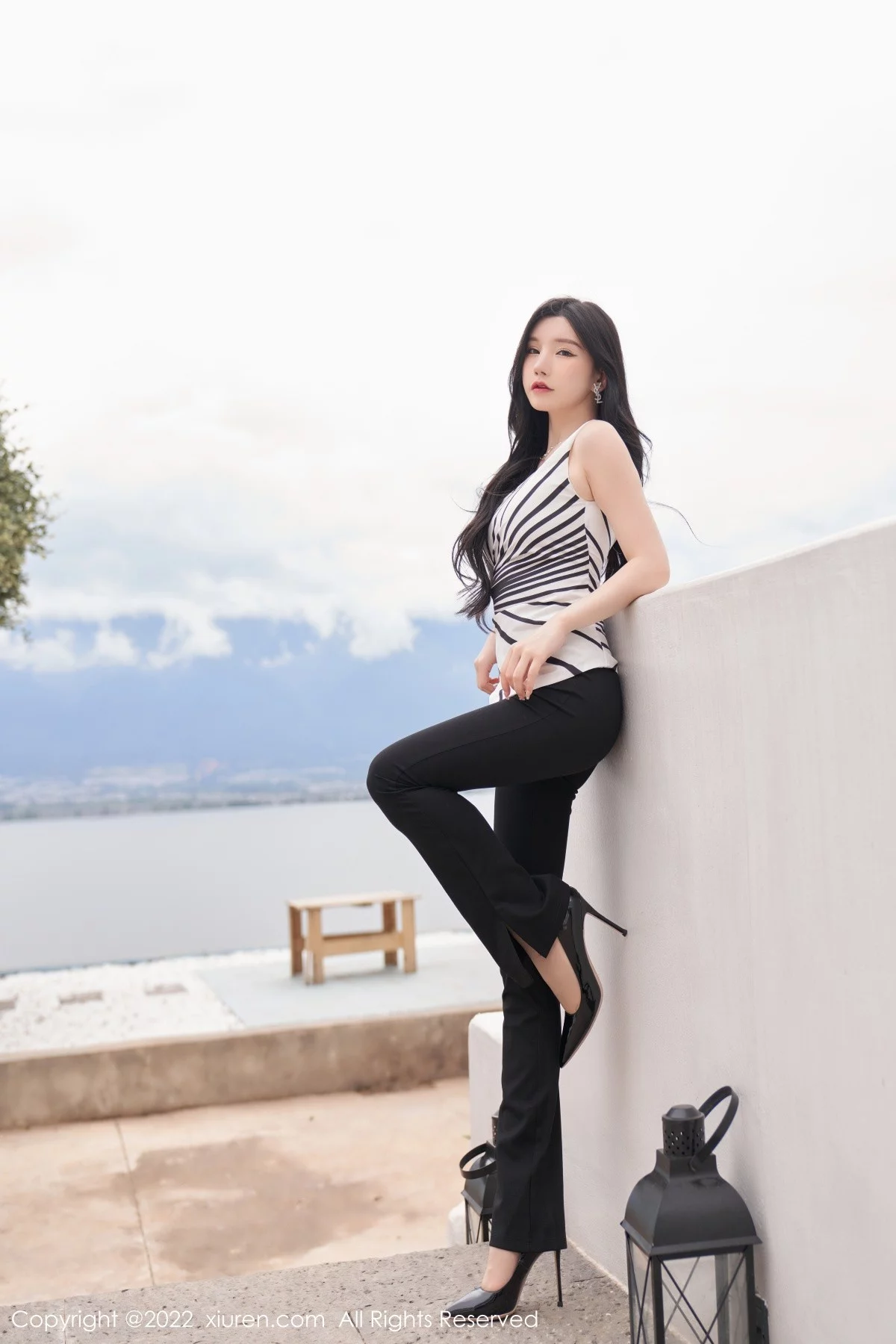 [[XiuRen秀人网]秀人网]No.5361_女神周于希Sally心愿旅拍性感露肩上衣配超薄肉丝完美诱惑写真77P