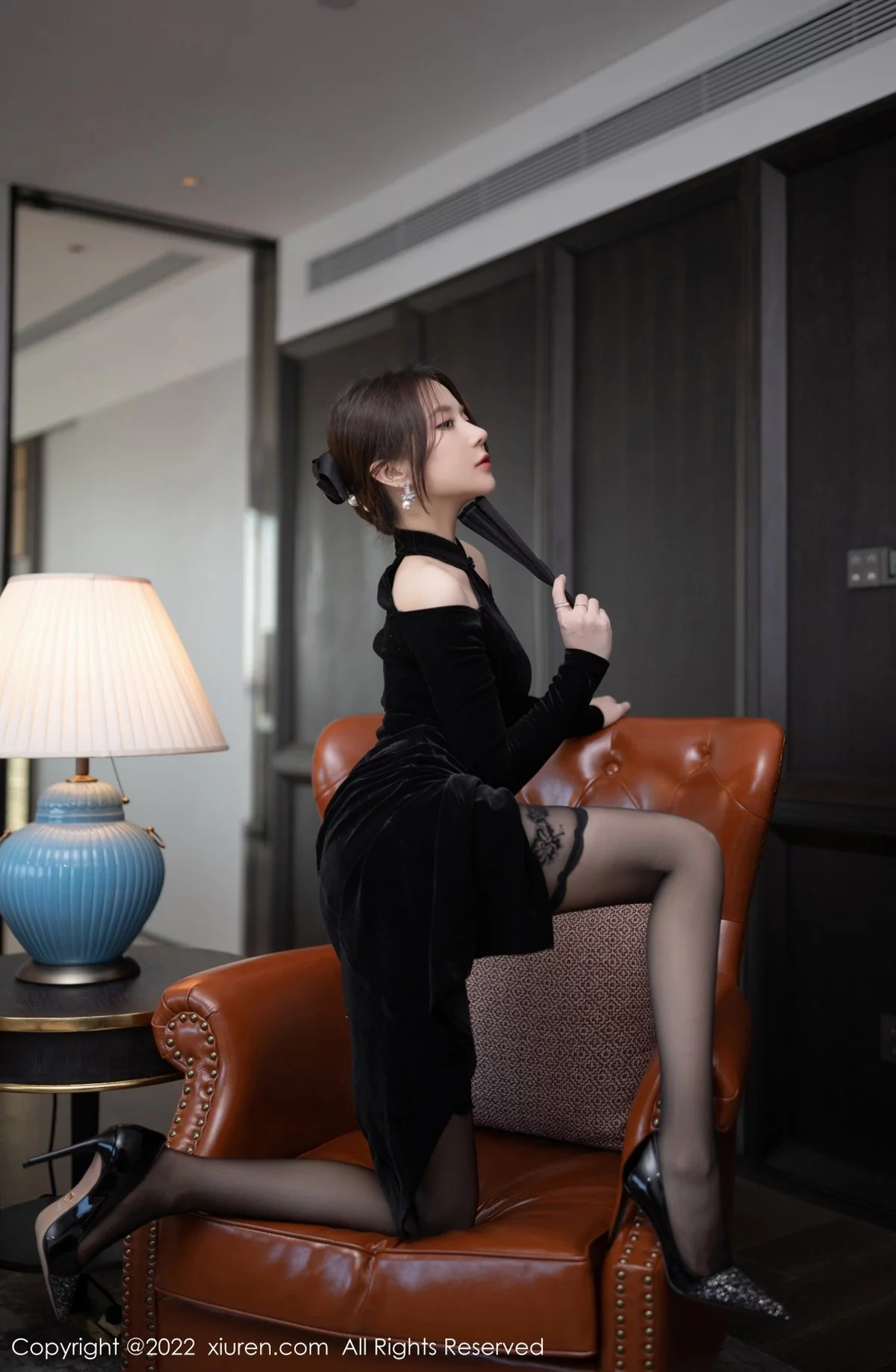 [[XiuRen秀人网]秀人网]No.5362_模特鱼子酱Fish云南旅拍脱黑色露肩礼裙露蕾丝内衣迷人诱惑写真79P