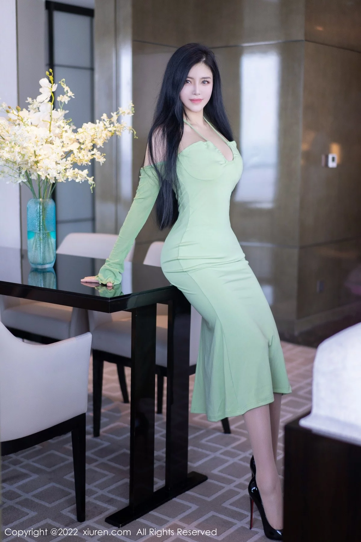 [[XiuRen秀人网]秀人网]No.5357_女神刘钰儿私房性感绿色连衣裙配超薄无内肉丝惹火诱惑写真81P