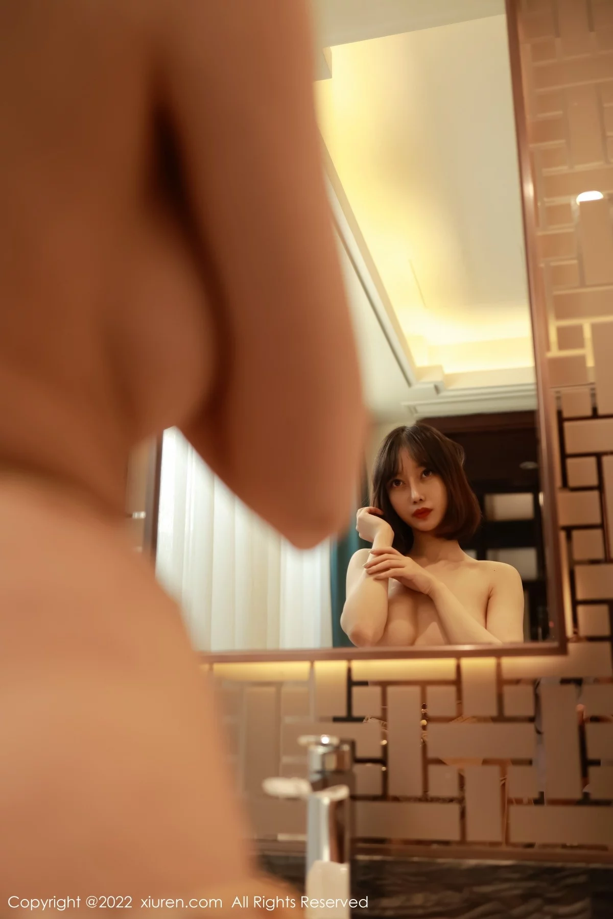 [[XiuRen秀人网]秀人网]No.5356_模特玥儿玥er澳门旅拍性感金色闪亮比基尼秀完美身材诱惑写真56P