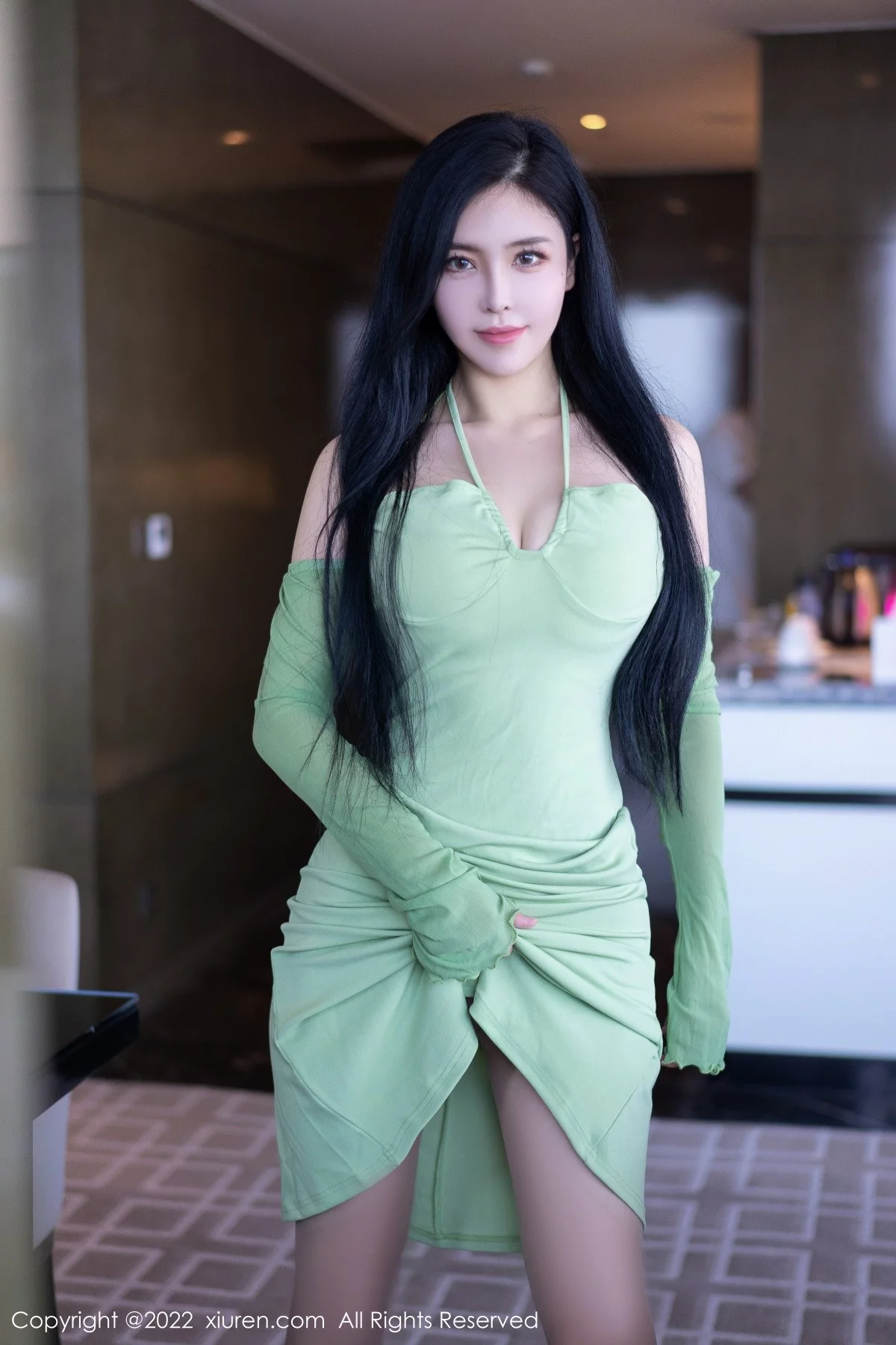 [[XiuRen秀人网]秀人网]No.5357_女神刘钰儿私房性感绿色连衣裙配超薄无内肉丝惹火诱惑写真81P