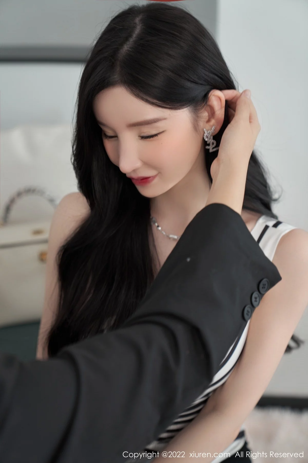 [[XiuRen秀人网]秀人网]No.5361_女神周于希Sally心愿旅拍性感露肩上衣配超薄肉丝完美诱惑写真77P