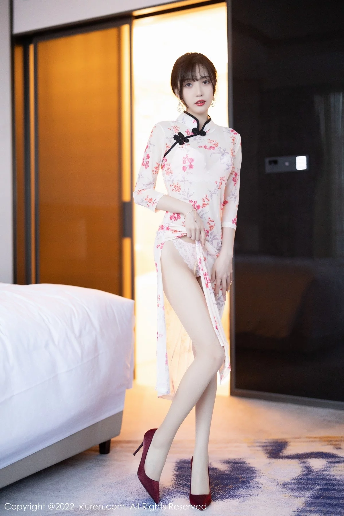 [[XiuRen秀人网]秀人网]No.5366_模特林星阑厦门旅拍脱轻透旗袍露蕾丝内衣配超薄肉丝诱惑写真84P