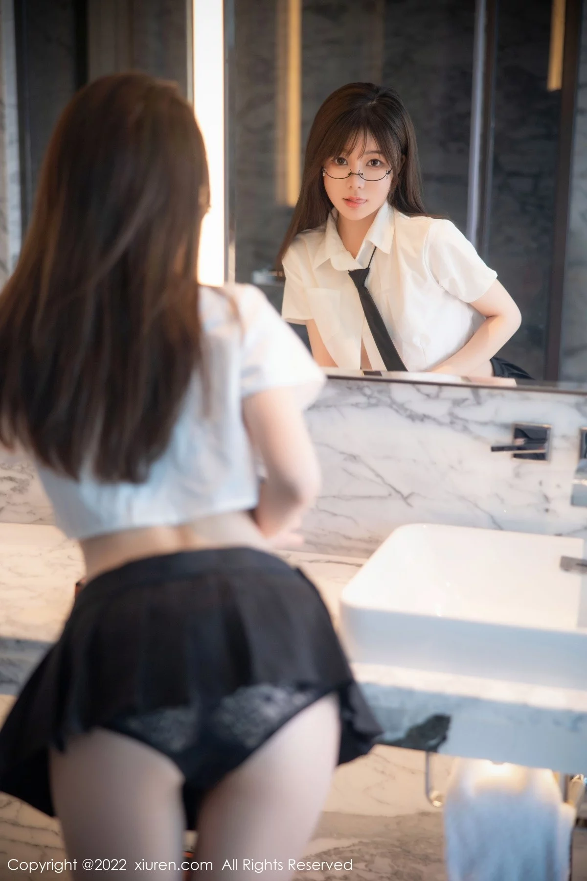 [[XiuRen秀人网]秀人网]No.5365_模特婠婠么性感学妹制服白色短T配黑短裙秀曼妙身姿诱惑写真98P