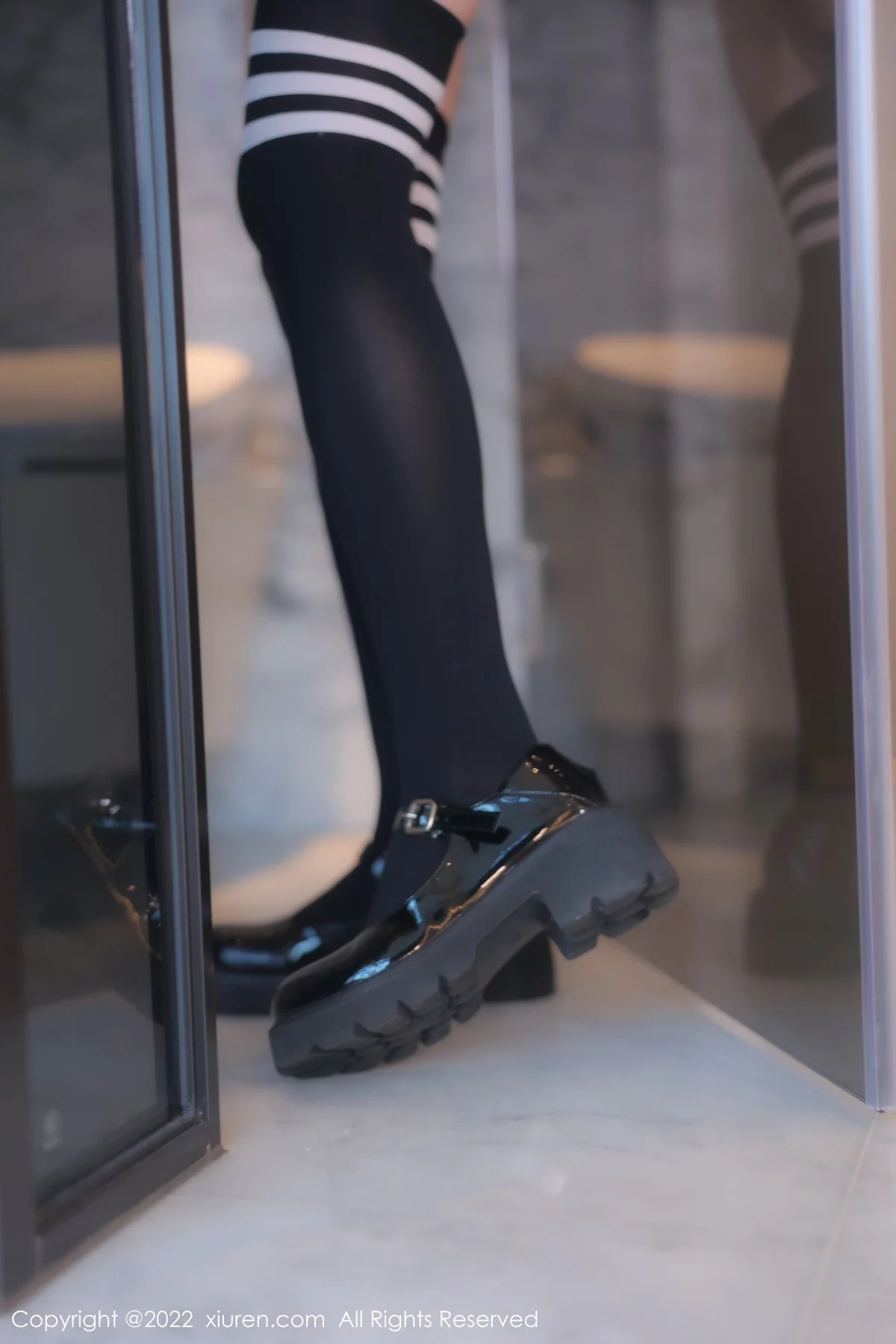 [[XiuRen秀人网]秀人网]No.5365_模特婠婠么性感学妹制服白色短T配黑短裙秀曼妙身姿诱惑写真98P