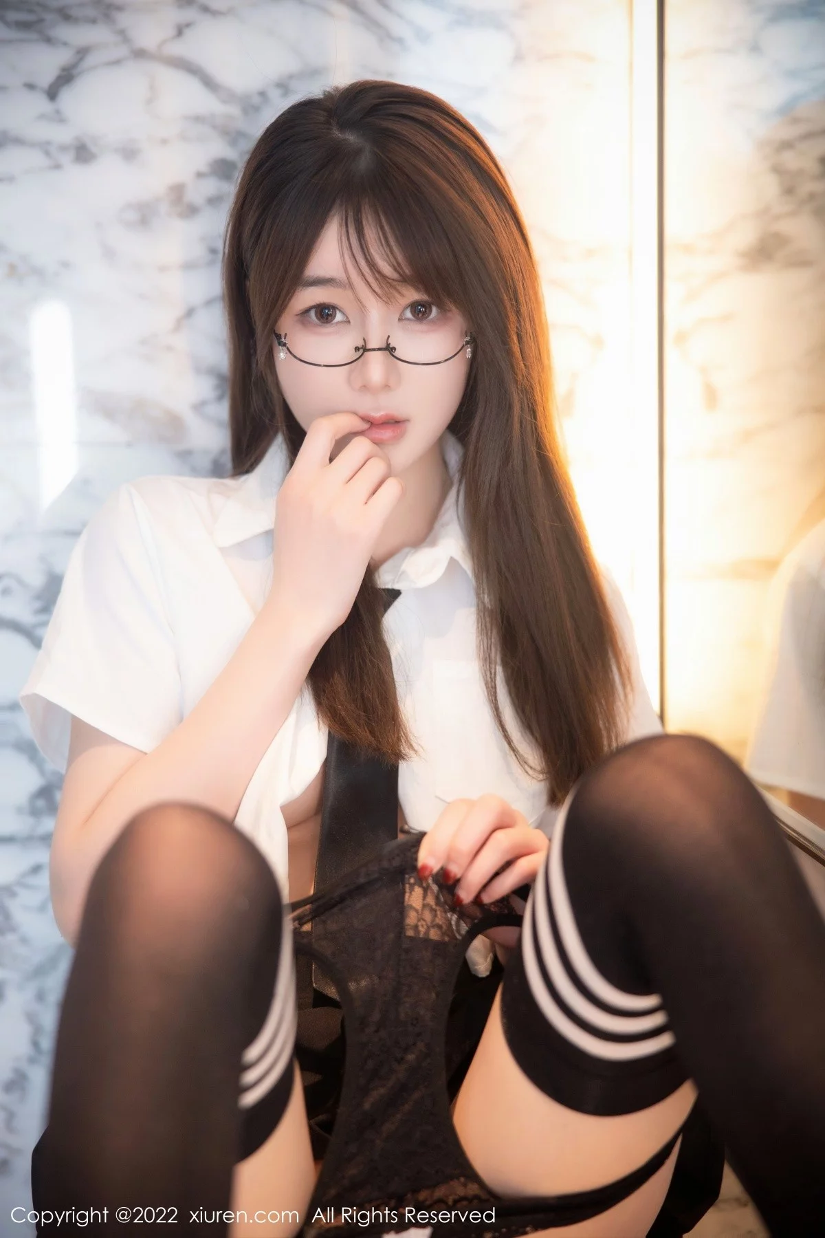 [[XiuRen秀人网]秀人网]No.5365_模特婠婠么性感学妹制服白色短T配黑短裙秀曼妙身姿诱惑写真98P