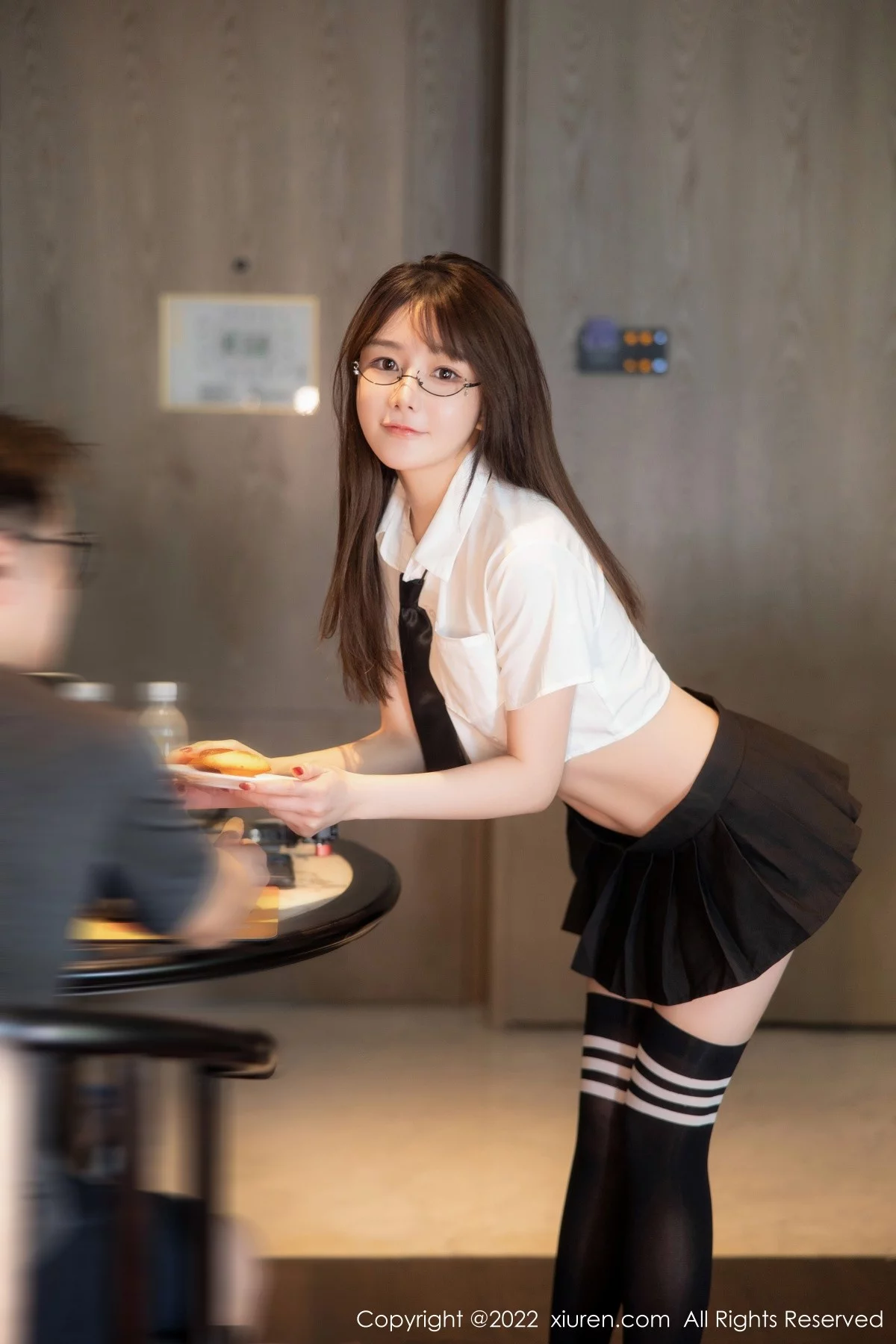 [[XiuRen秀人网]秀人网]No.5365_模特婠婠么性感学妹制服白色短T配黑短裙秀曼妙身姿诱惑写真98P