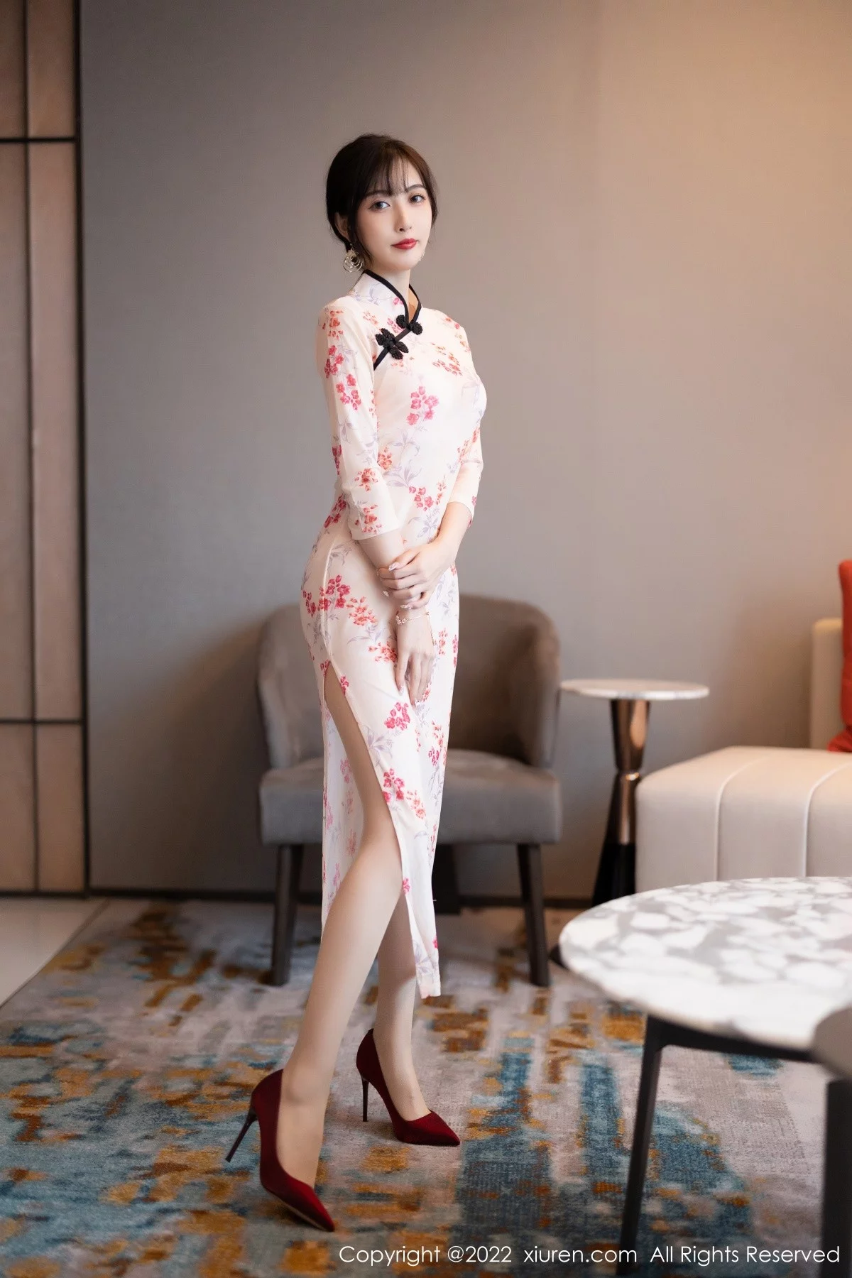 [[XiuRen秀人网]秀人网]No.5366_模特林星阑厦门旅拍脱轻透旗袍露蕾丝内衣配超薄肉丝诱惑写真84P